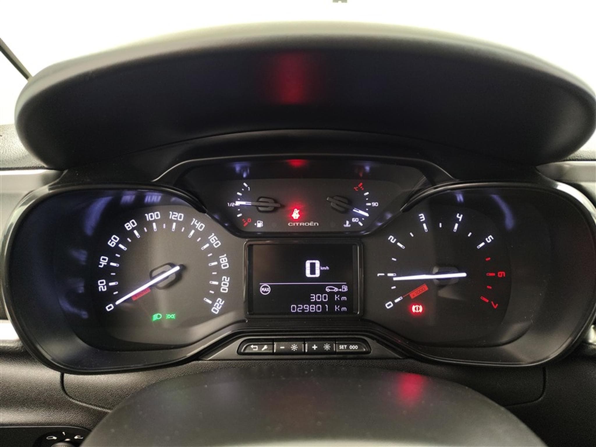 Citroen C3 1.2i PureTech Shine CARPLAY / FULL LED / JA 16" (2023) - Photo 10