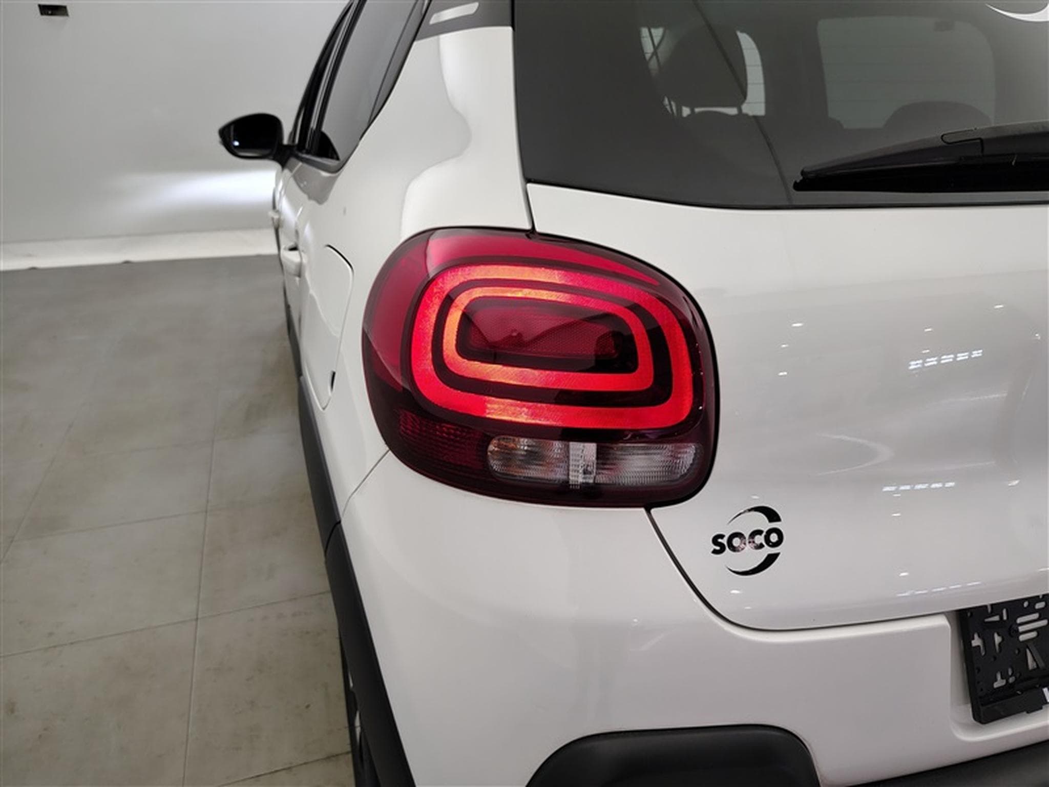 Citroen C3 1.2i PureTech Shine CARPLAY / FULL LED / JA 16" (2023) - Photo 16