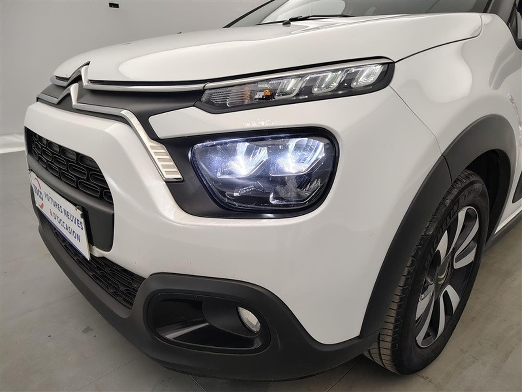 Citroen C3 1.2i PureTech Shine CARPLAY / FULL LED / JA 16" (2023) - Photo 15