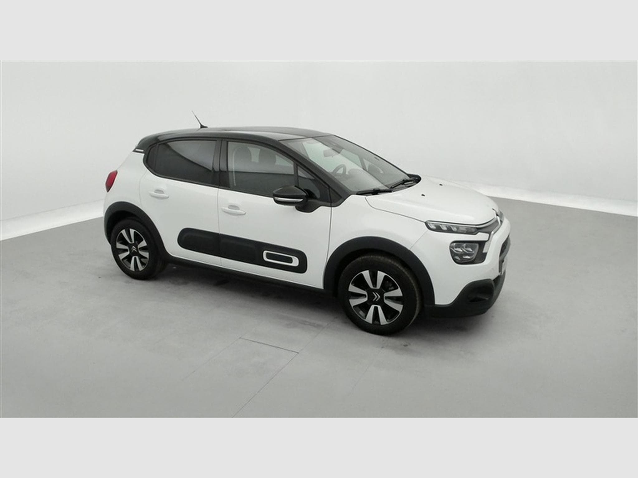 Citroen C3 1.2i PureTech Shine CARPLAY / FULL LED / JA 16" (2023) - Photo 22