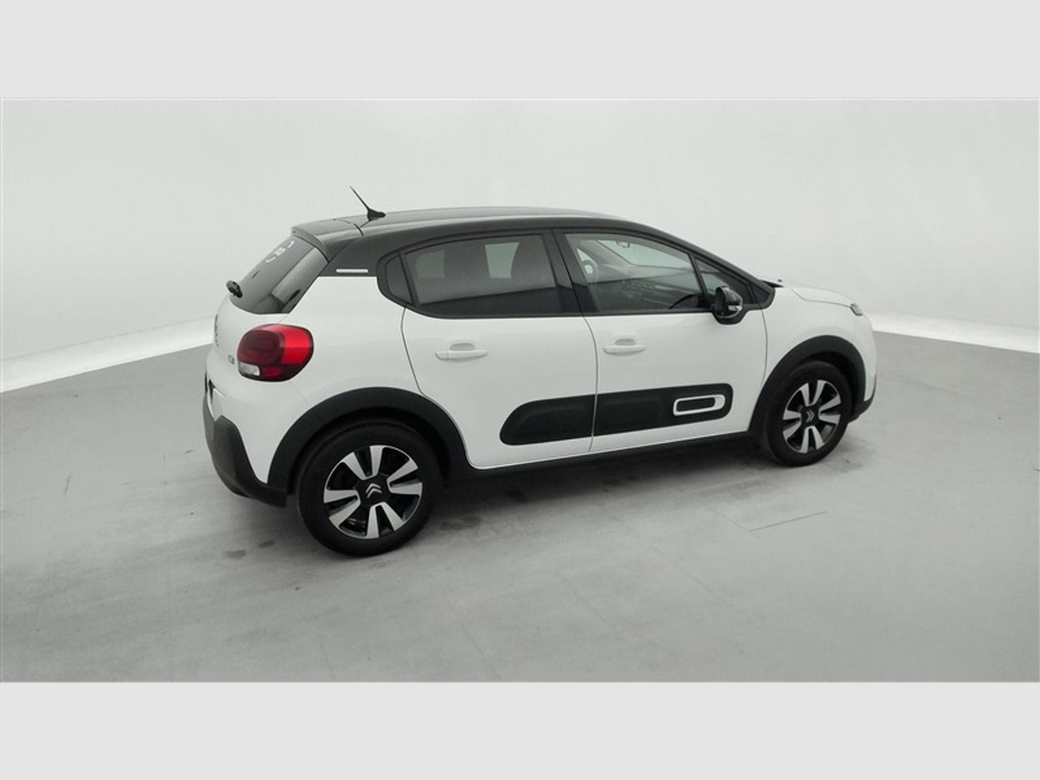 Citroen C3 1.2i PureTech Shine CARPLAY / FULL LED / JA 16" (2023) - Photo 23