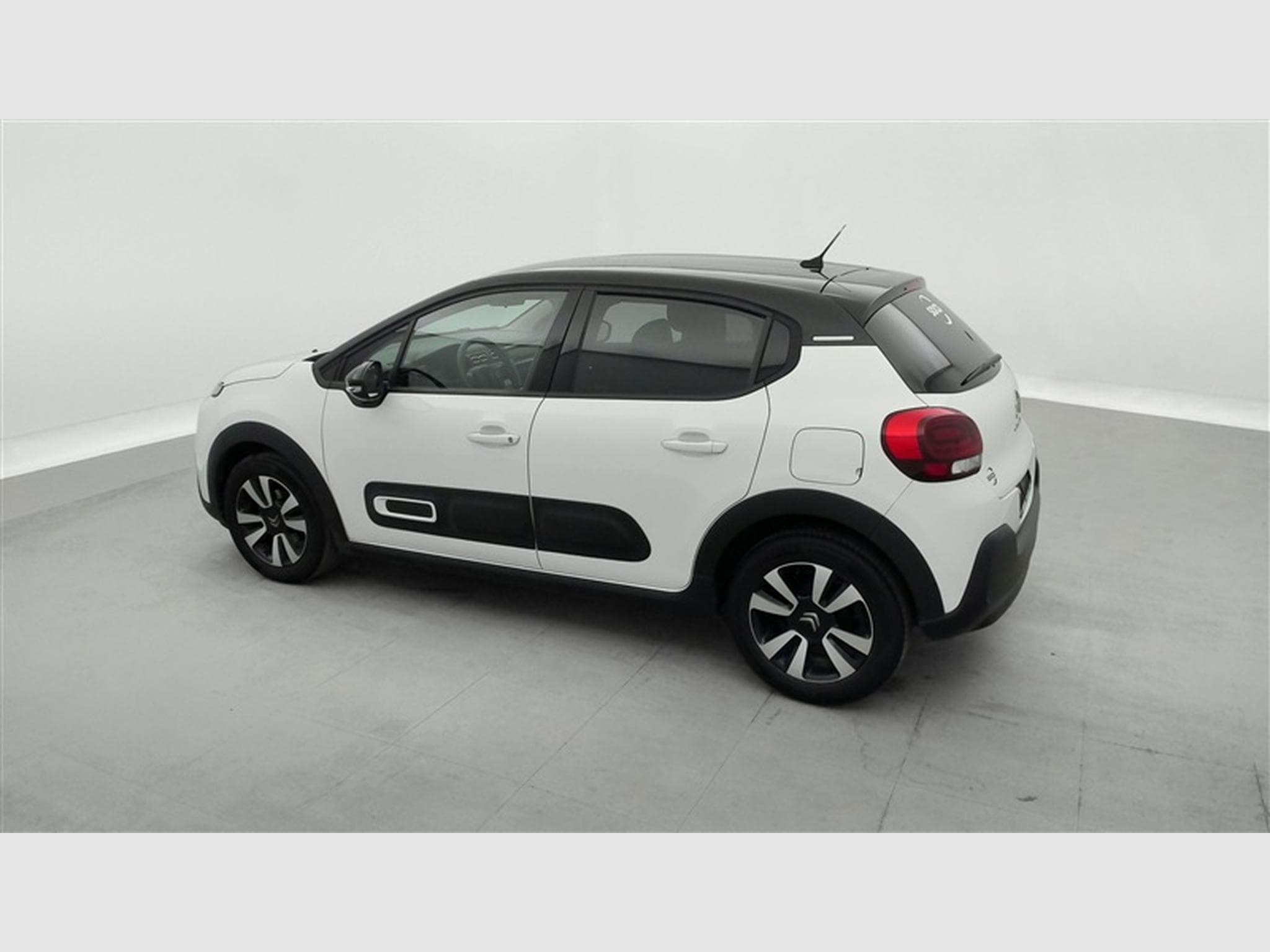 Citroen C3 1.2i PureTech Shine CARPLAY / FULL LED / JA 16" (2023) - Photo 25
