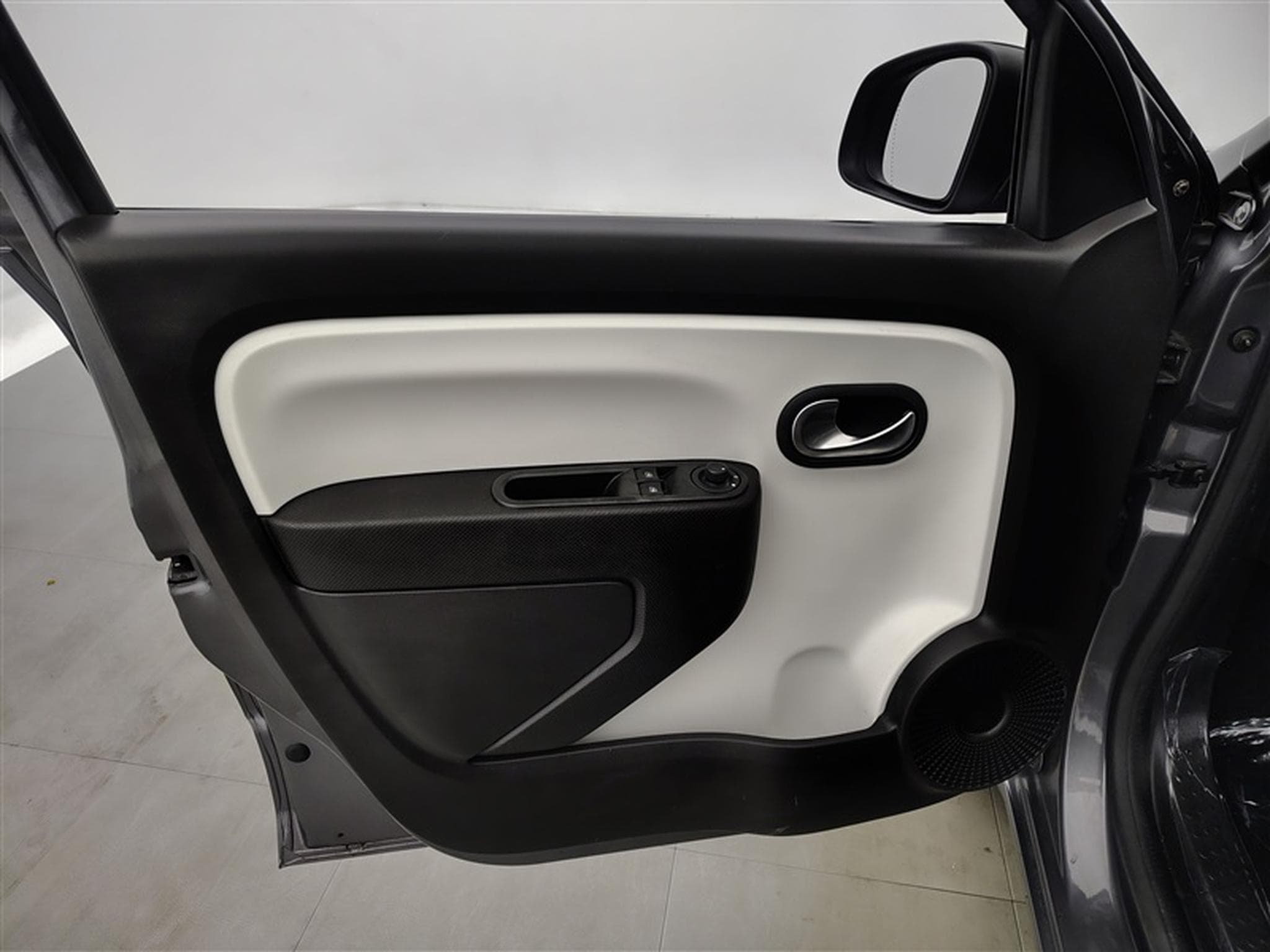 Renault Twingo 1.0i SCe Life CLIM / PDC (2021) - Foto 17