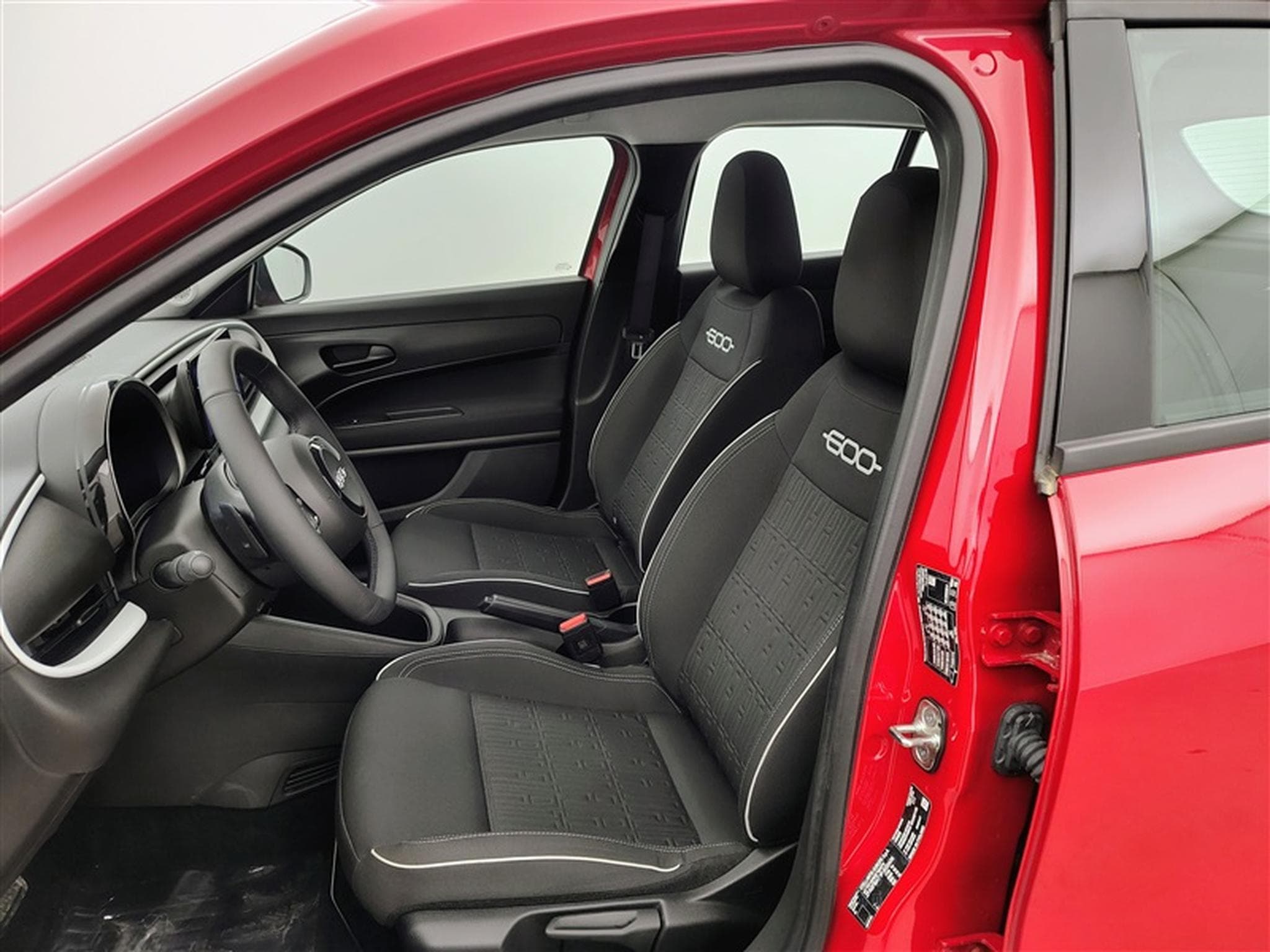 Fiat 600 1.2 Hybrid DCT Pop CARPLAY / FULL LED / KEYLESS / CAMERA (2024) - Photo 7