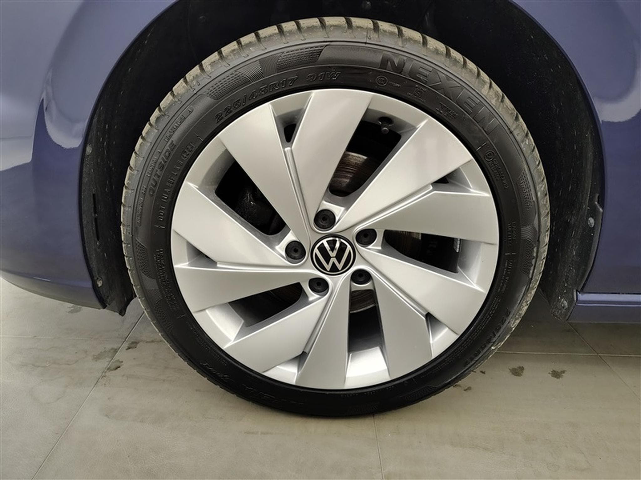 VW Golf 1.0 eTSI Life DSG NAVI / FULL LED / CARPLAY (2023) - Foto 6