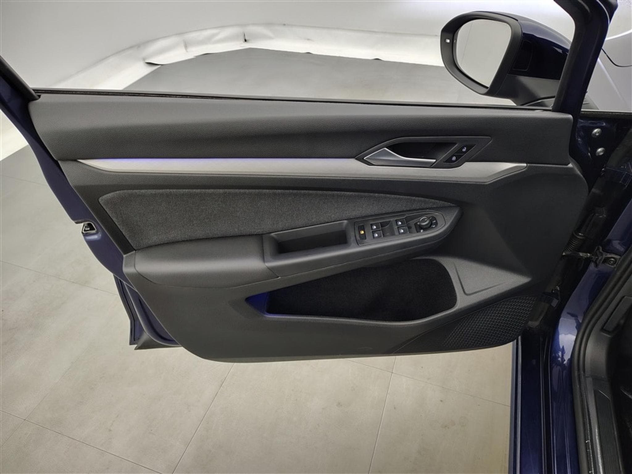 VW Golf 1.0 eTSI Life DSG NAVI / FULL LED / CARPLAY (2023) - Foto 17