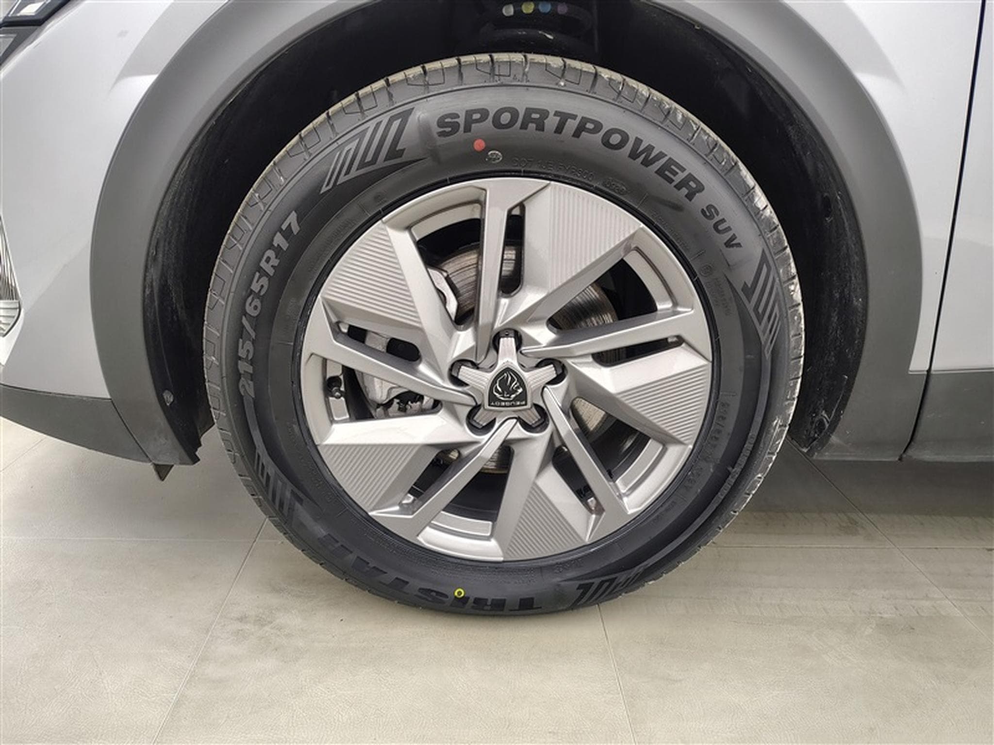 Peugeot 408 1.2 Hybrid 145cv e-DCS6 Allure NAVI / FULL LED / CAMERA (2024) - Photo 6