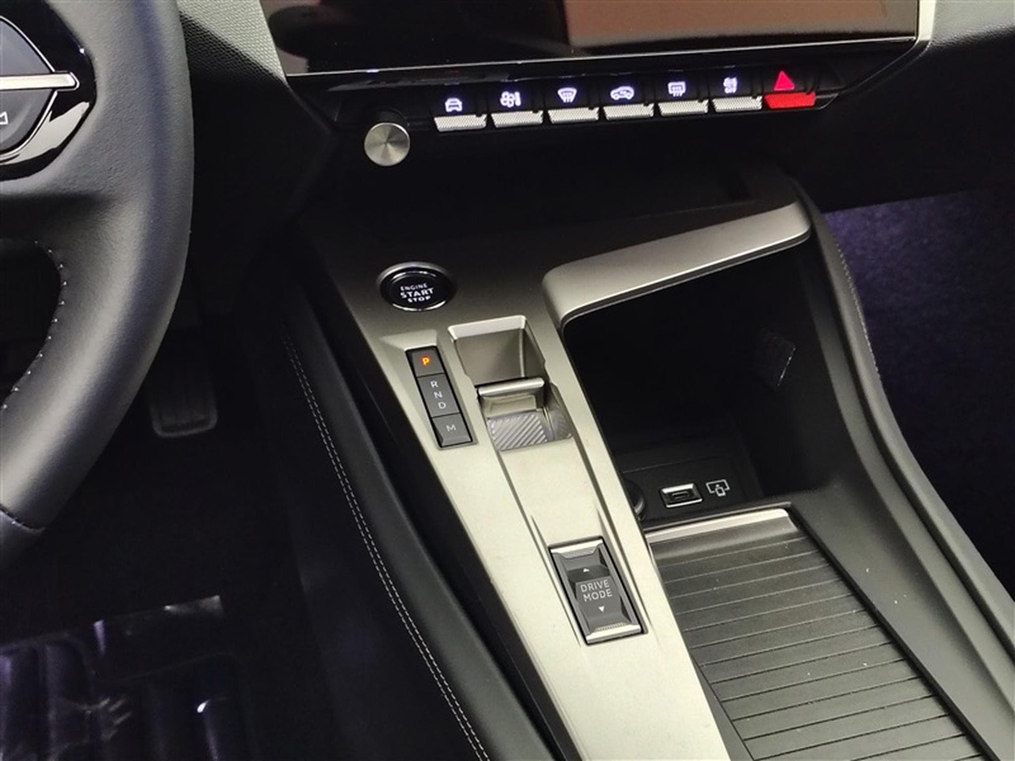 Peugeot 408 1.2 Hybrid 145cv e-DCS6 Allure NAVI / FULL LED / CAMERA (2024) - Photo 12