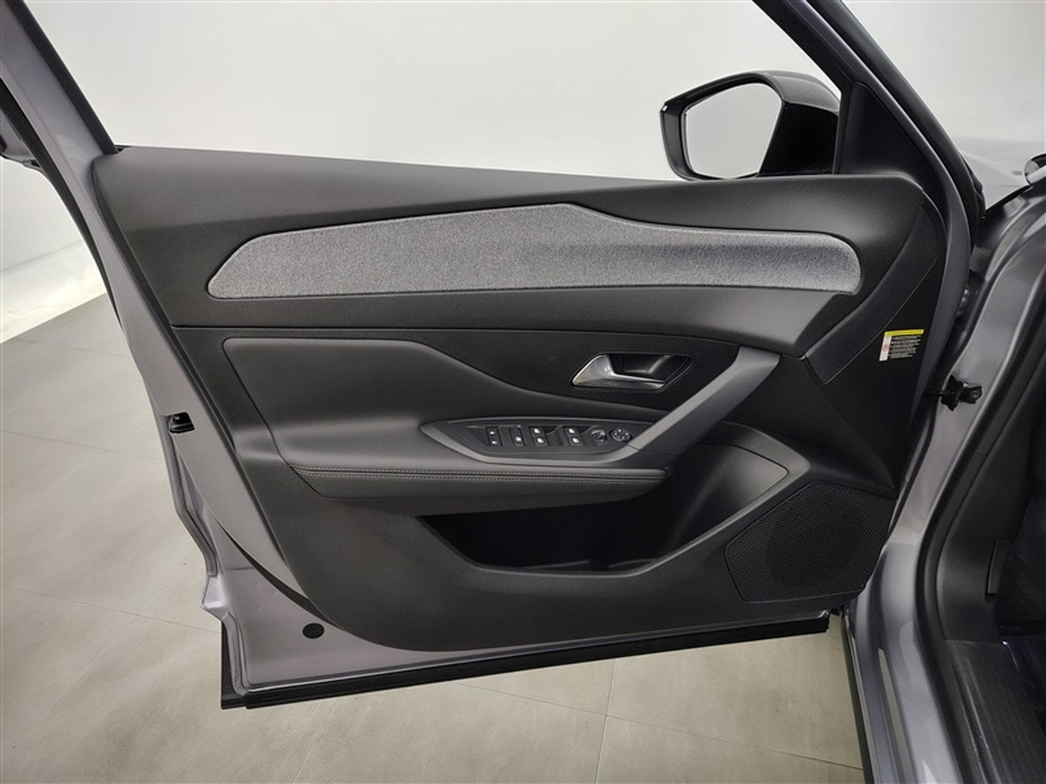 Peugeot 408 1.2 Hybrid 145cv e-DCS6 Allure NAVI / FULL LED / CAMERA (2024) - Photo 17