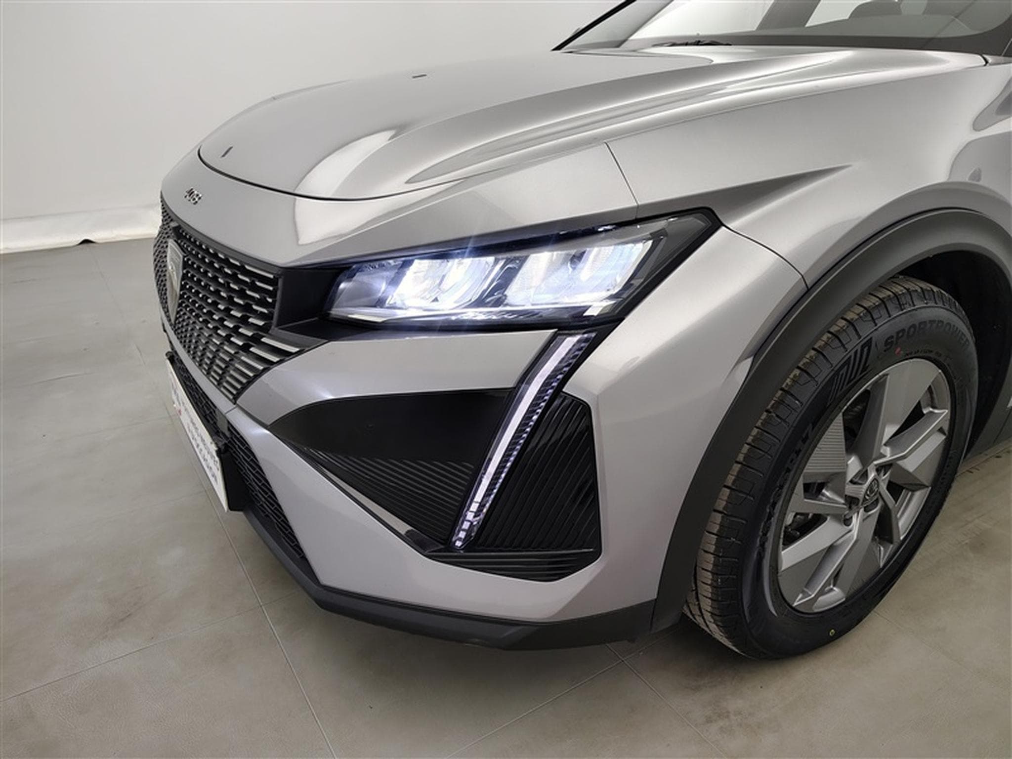 Peugeot 408 1.2 Hybrid 145cv e-DCS6 Allure NAVI / FULL LED / CAMERA (2024) - Photo 15