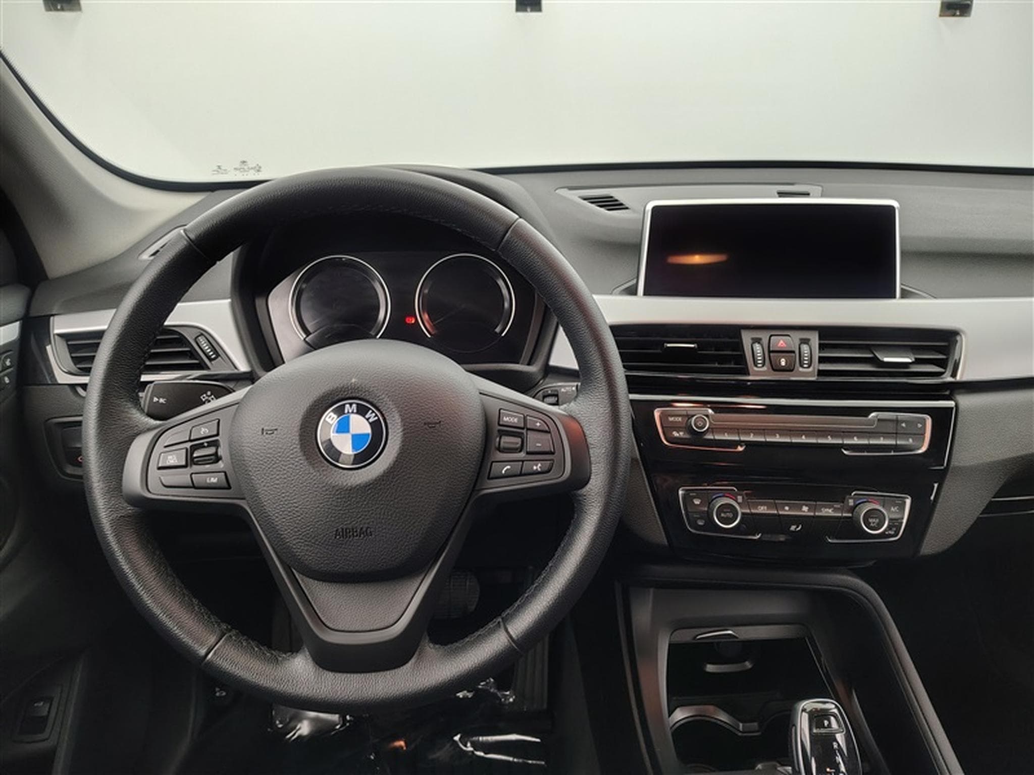 BMW X1 1.5 dA sDrive16 NAVI / CUIR (2022) - Foto 9