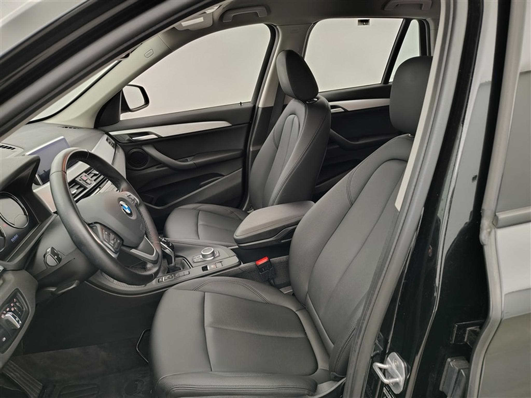 BMW X1 1.5 dA sDrive16 NAVI / CUIR / CLIM (2021) - Foto 7