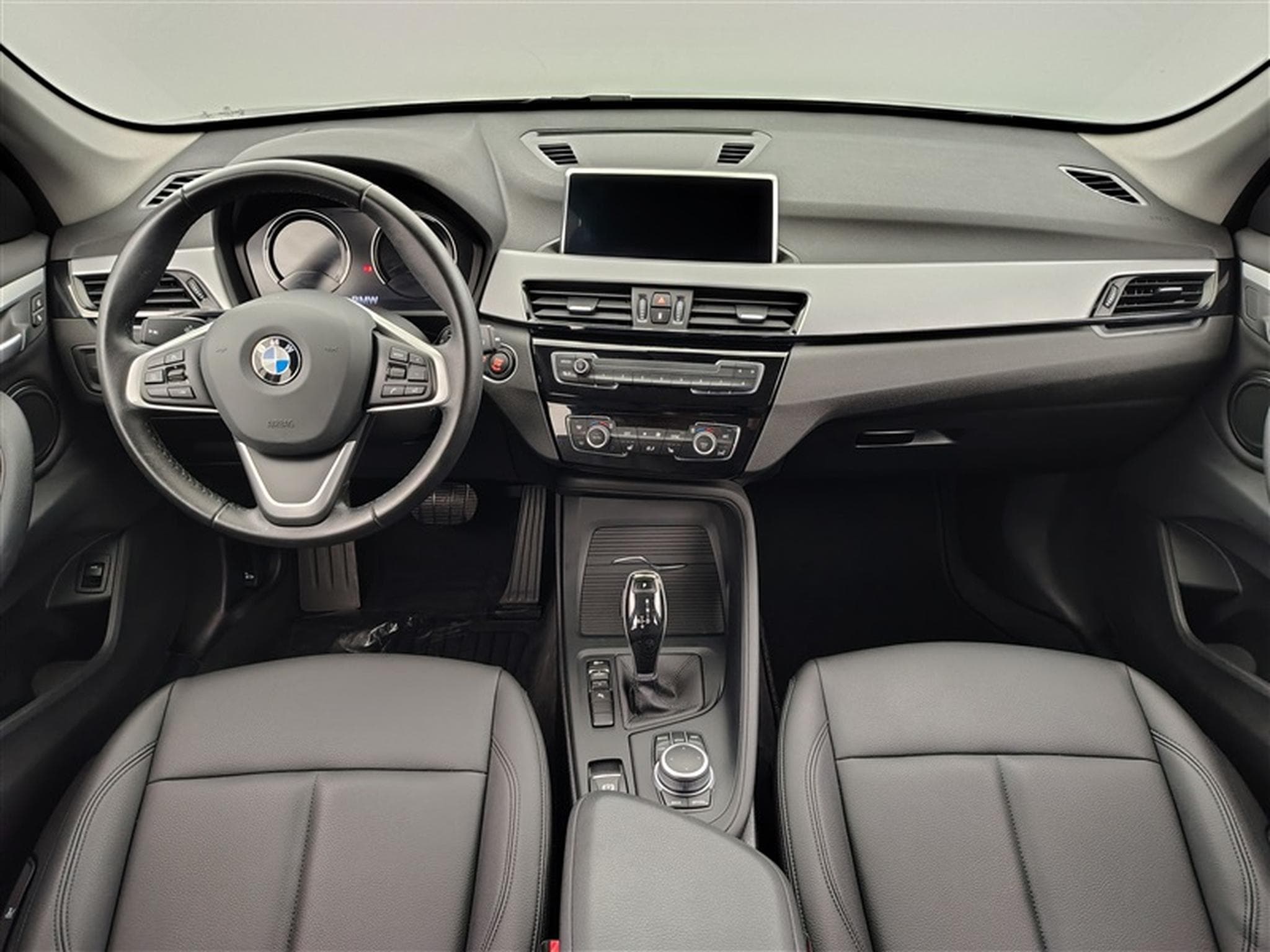 BMW X1 1.5 dA sDrive16 NAVI / CUIR / CLIM (2021) - Foto 8