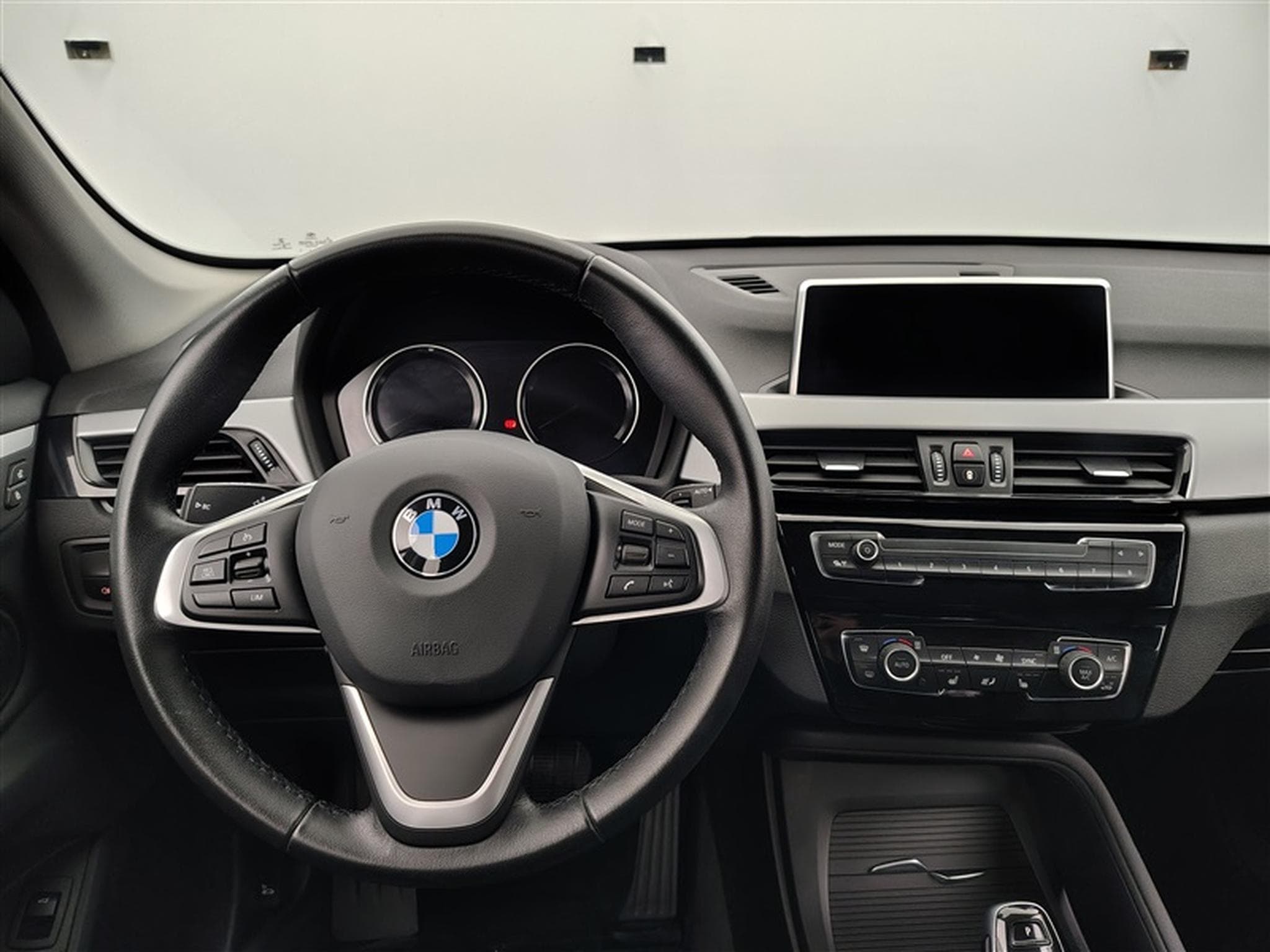BMW X1 1.5 dA sDrive16 NAVI / CUIR / CLIM (2021) - Foto 9