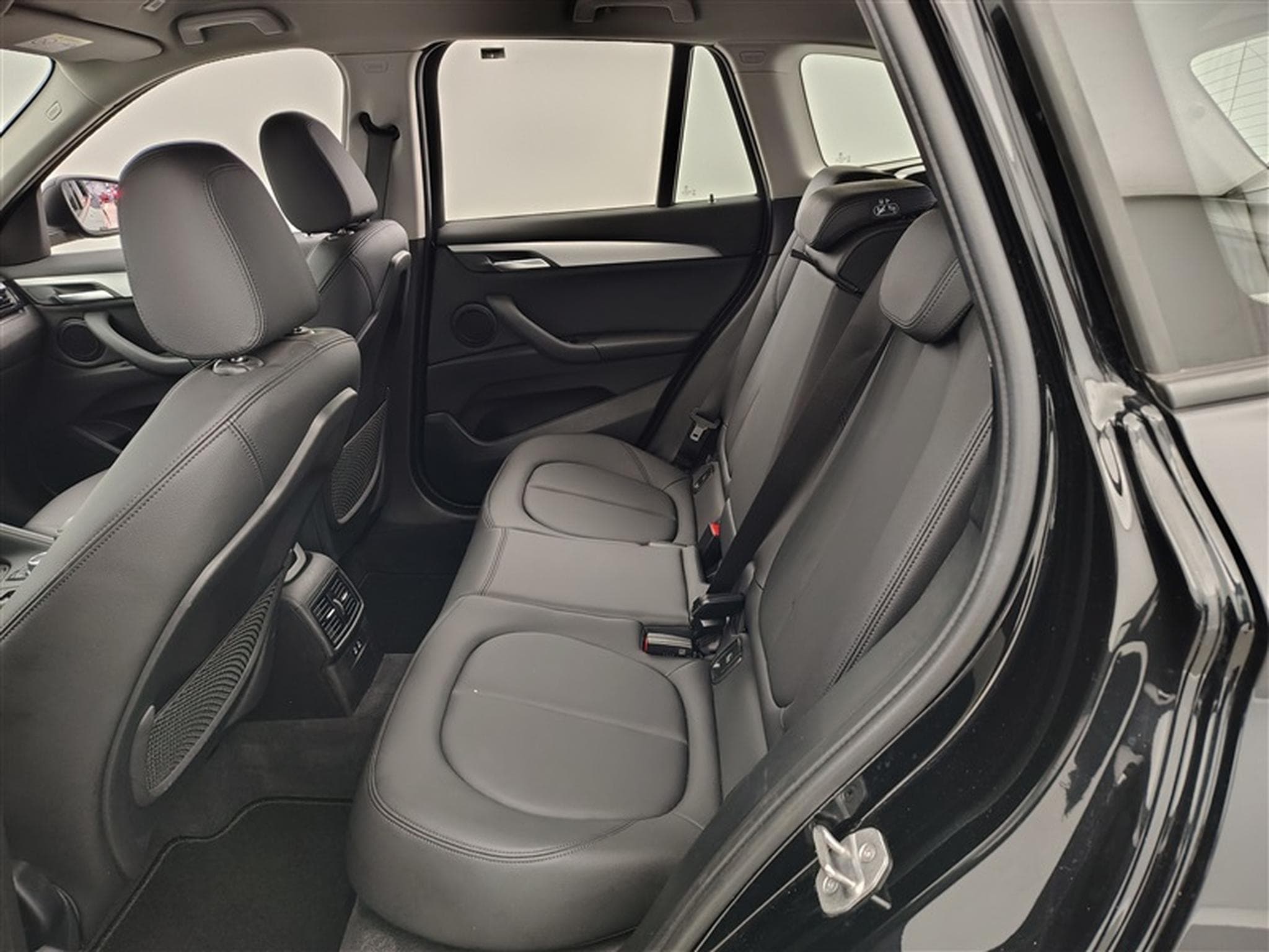 BMW X1 1.5 dA sDrive16 NAVI / CUIR / CLIM (2021) - Foto 13