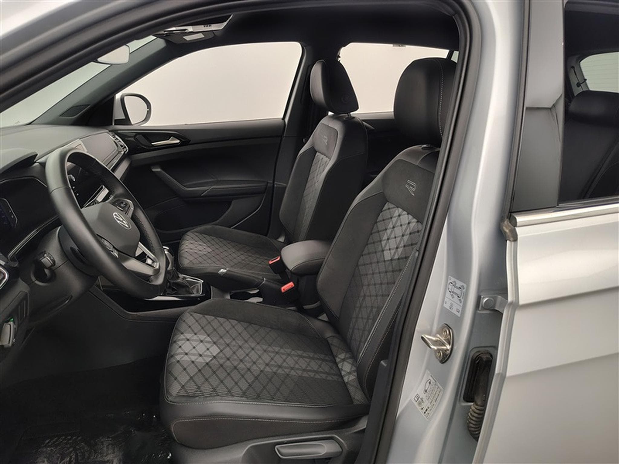 VW T-Cross 1.0 TSI 115Cv DSG7 R-Line CARPLAY / CAMERA / FULL LED (2025) - Foto 7