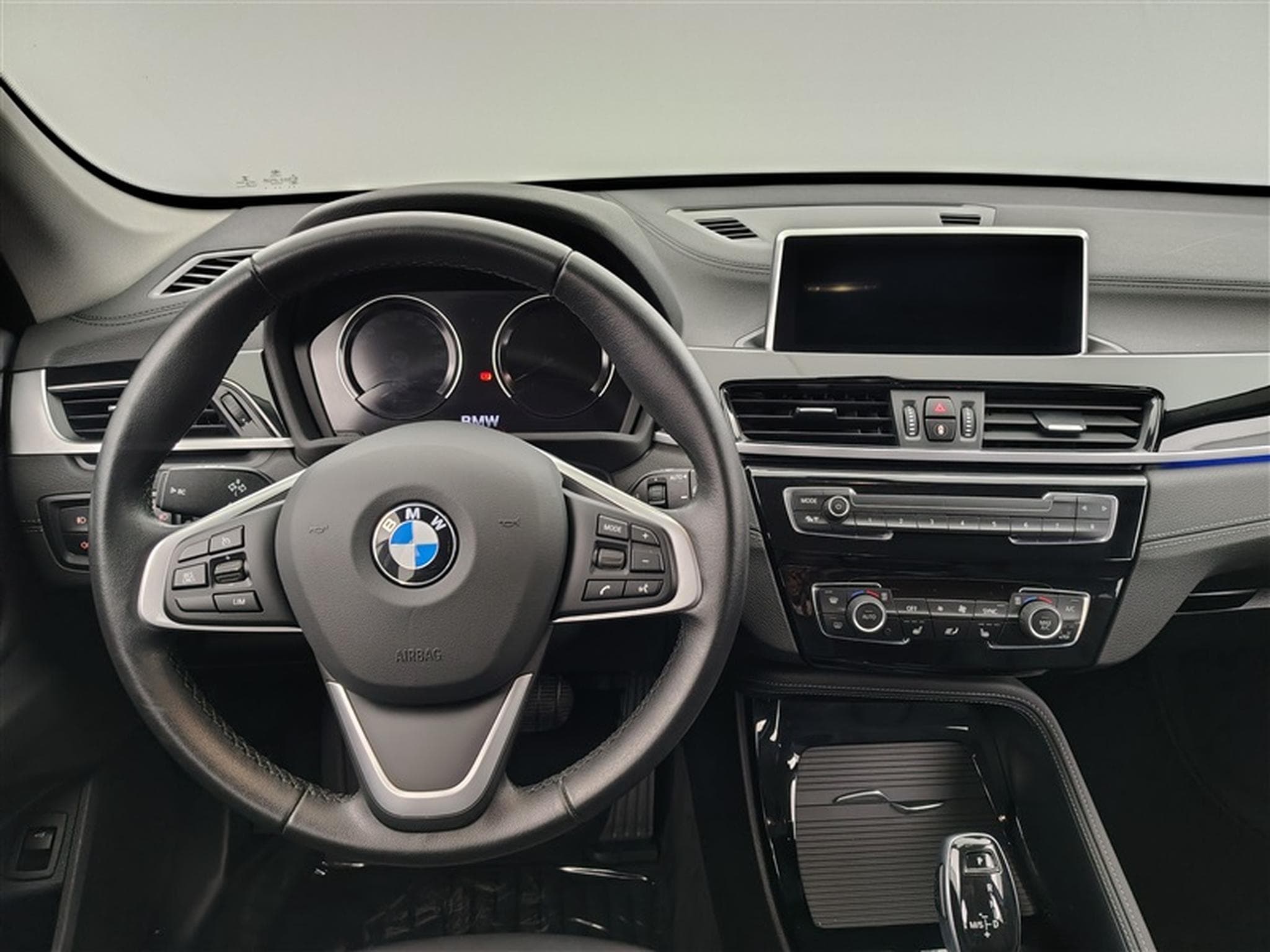 BMW X1 2.0 dAS sDrive20 NAVI / CUIR SPORT / FULL LED (2022) - Photo 9