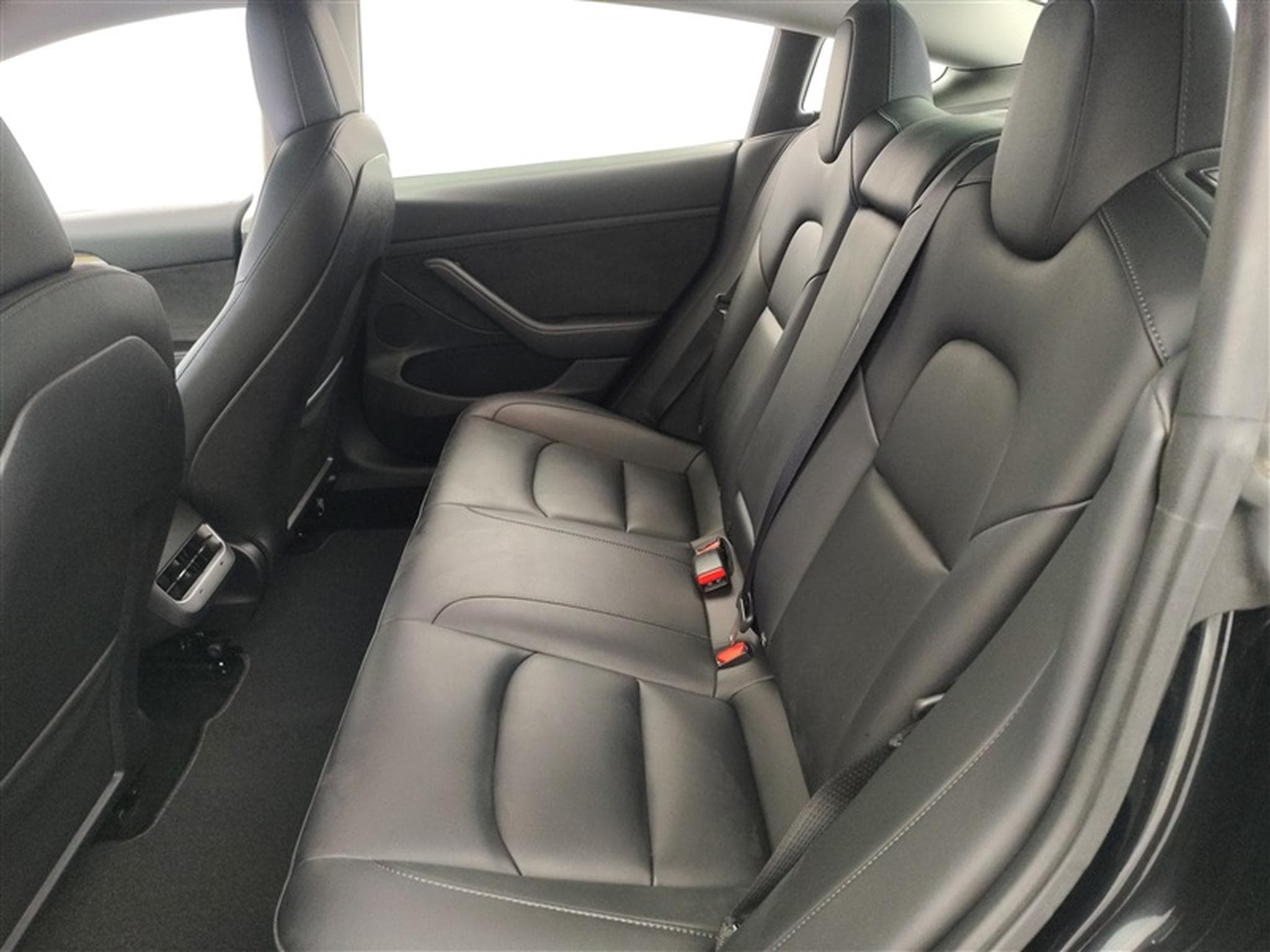 Tesla Model 3 Dual Motor AWD NAVI / FULL LED / PANO / CAMERA 360° / JA 20" (2023) - Foto 13