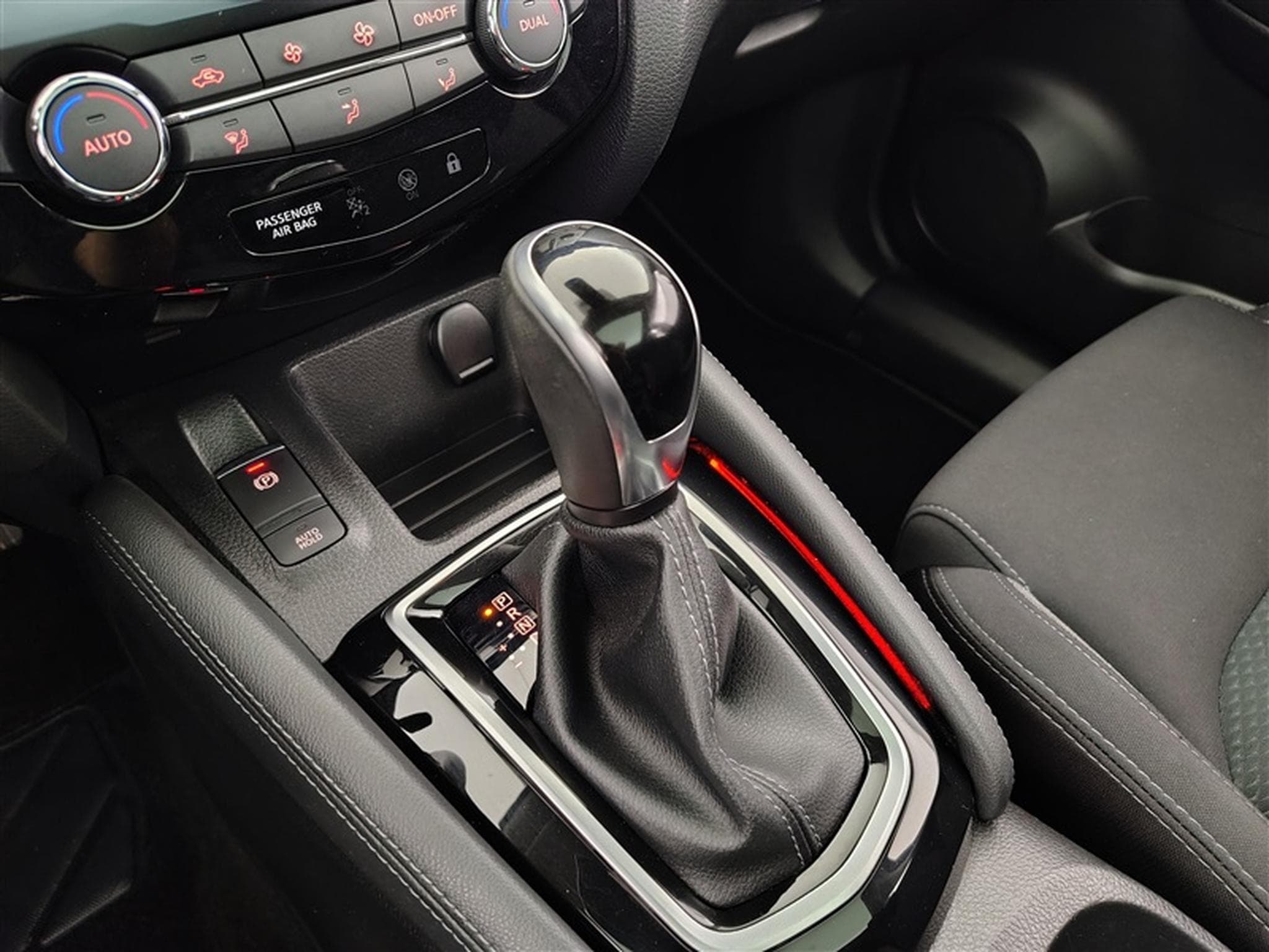 Nissan Qashqai 1.3i N Connecta Sun DCT 160 Toit Pano/Navi/Carplay (2021) - Photo 12