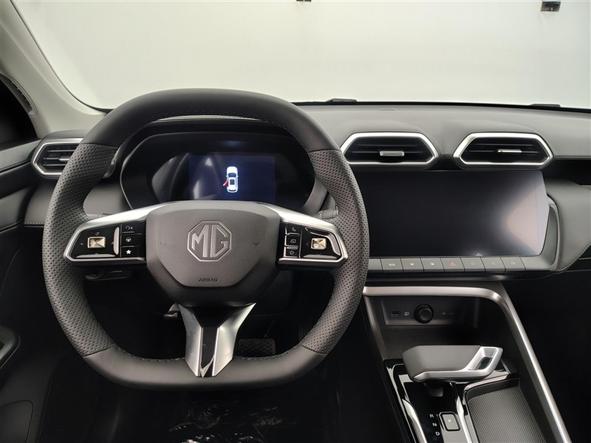 MG ZS 1.5 Hybrid+ Luxury NAVI / FULL LED / CUIR / CAMERA 360 (2026) - Foto 9