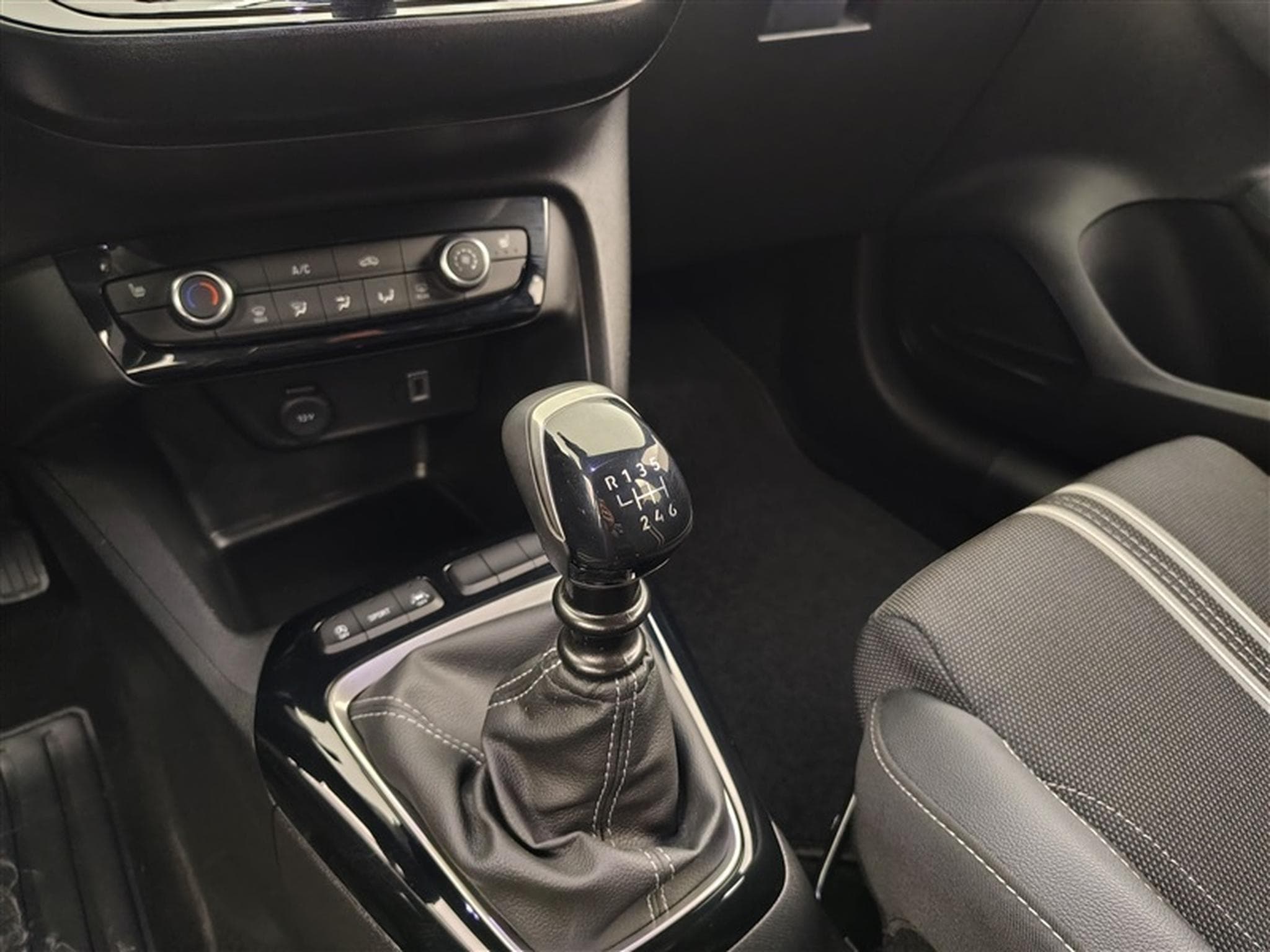 Opel Corsa 1.2 Turbo 100Cv GS Line S-CUIR / CARPLAY / FULL LED / CAMERA (2025) - Photo 11