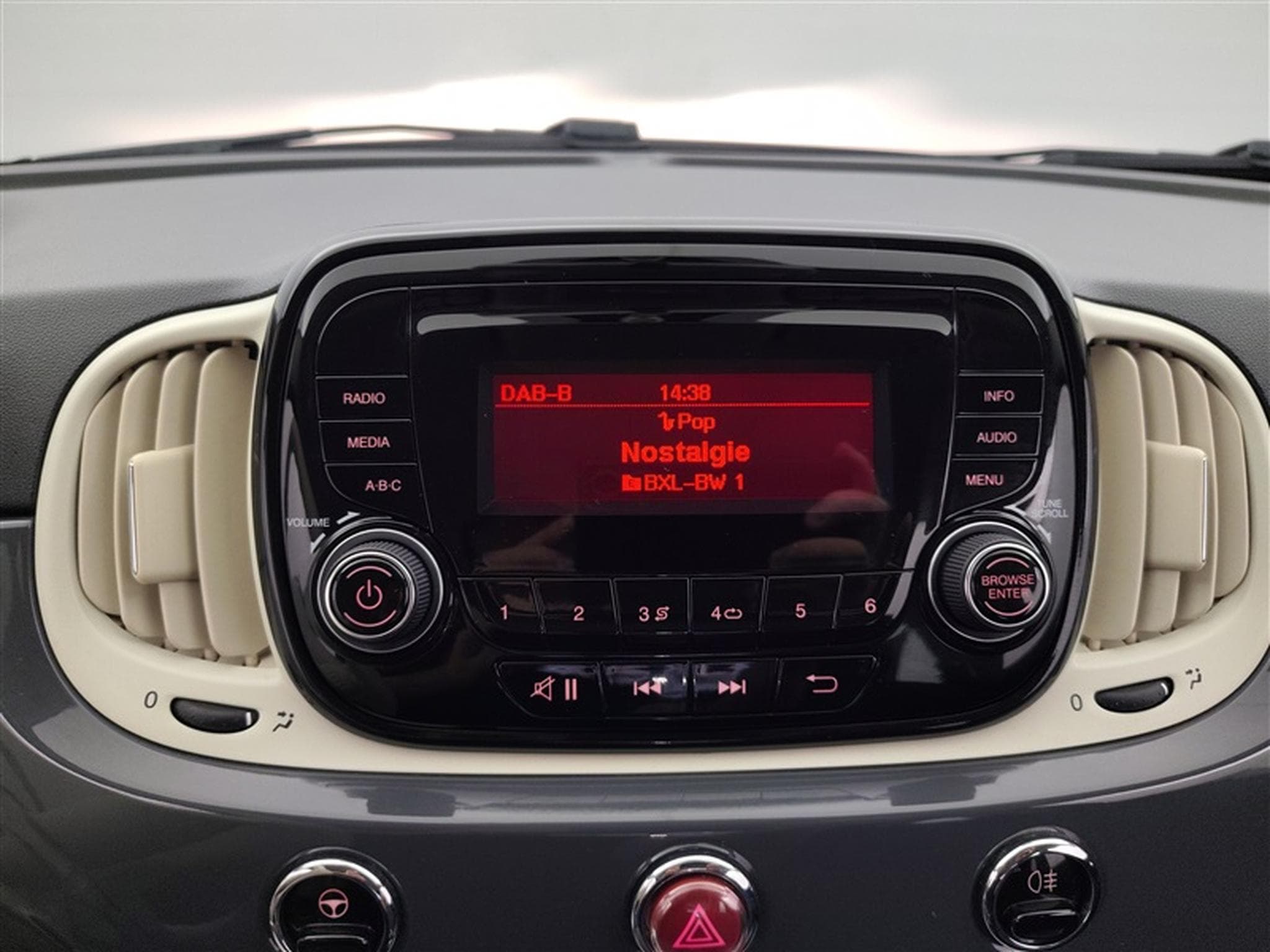 Fiat 500 1.0i MHEV Cult (2022) - Photo 11
