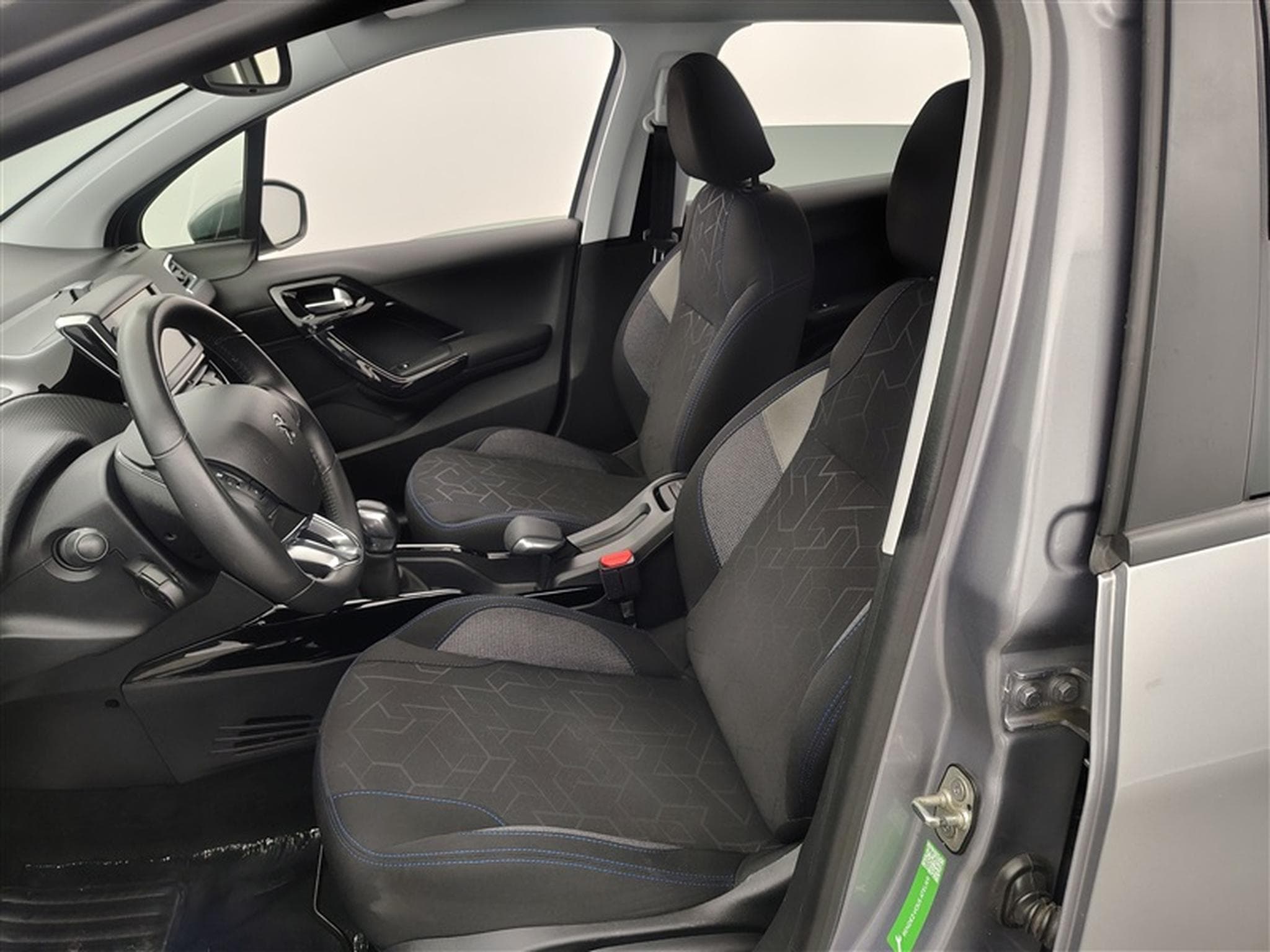 Peugeot 2008 1.2i PureTech Signature S&S (EU6.2) (2019) - Photo 7