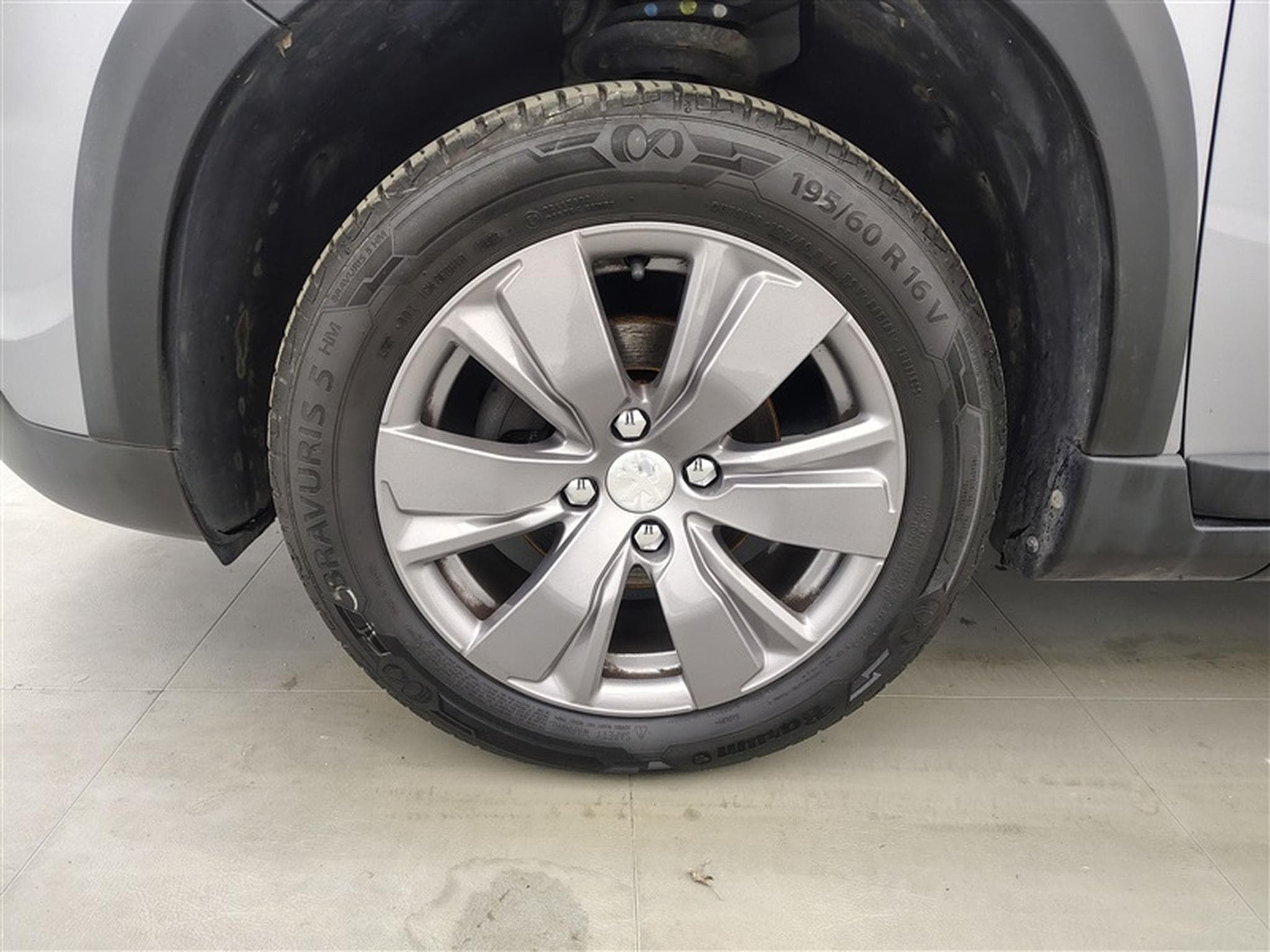 Peugeot 2008 1.2i PureTech Signature S&S (EU6.2) (2019) - Photo 6