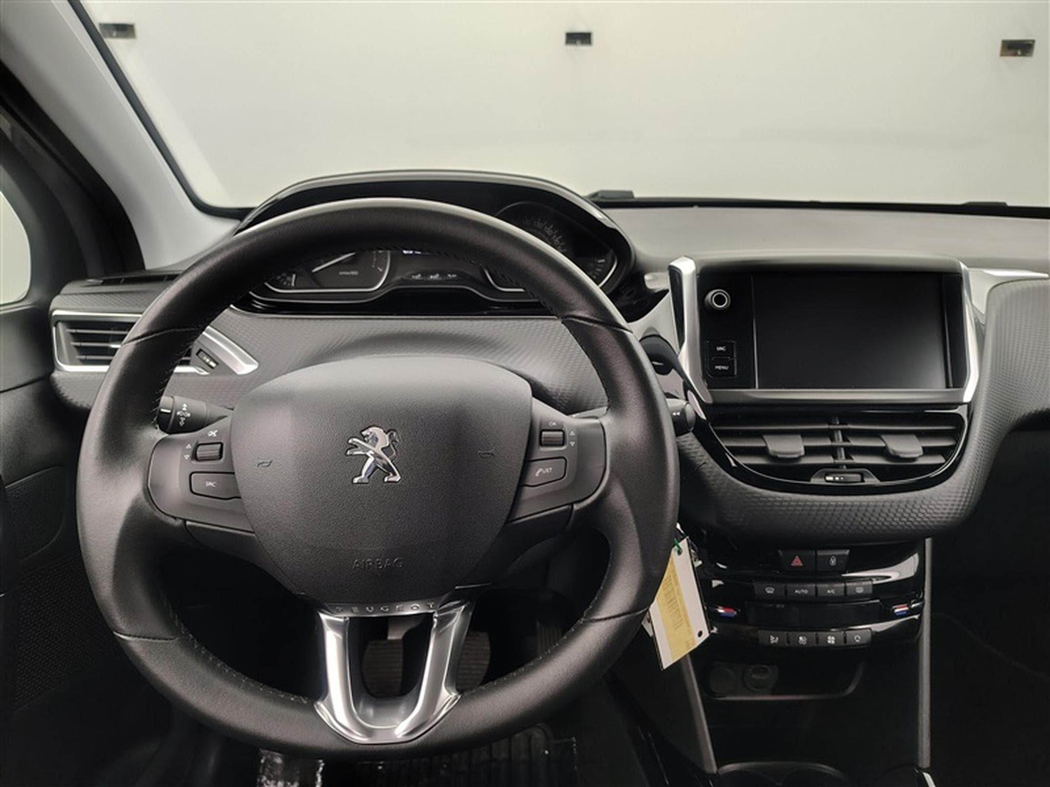 Peugeot 2008 1.2i PureTech Signature S&S (EU6.2) (2019) - Photo 9