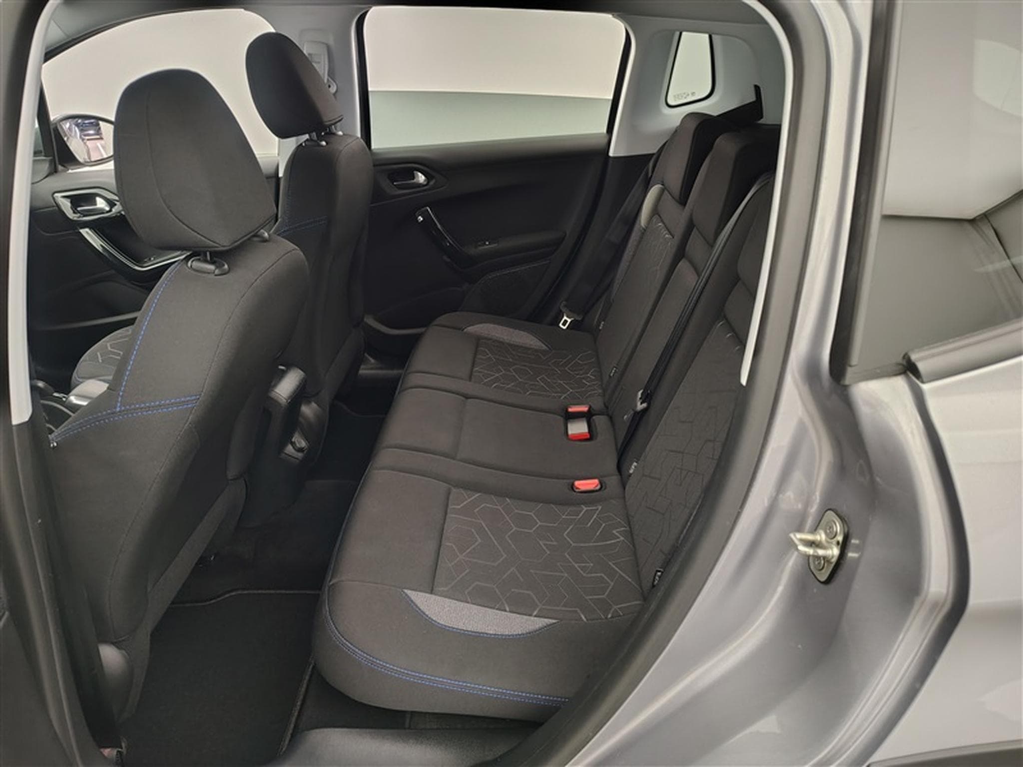 Peugeot 2008 1.2i PureTech Signature S&S (EU6.2) (2019) - Photo 13