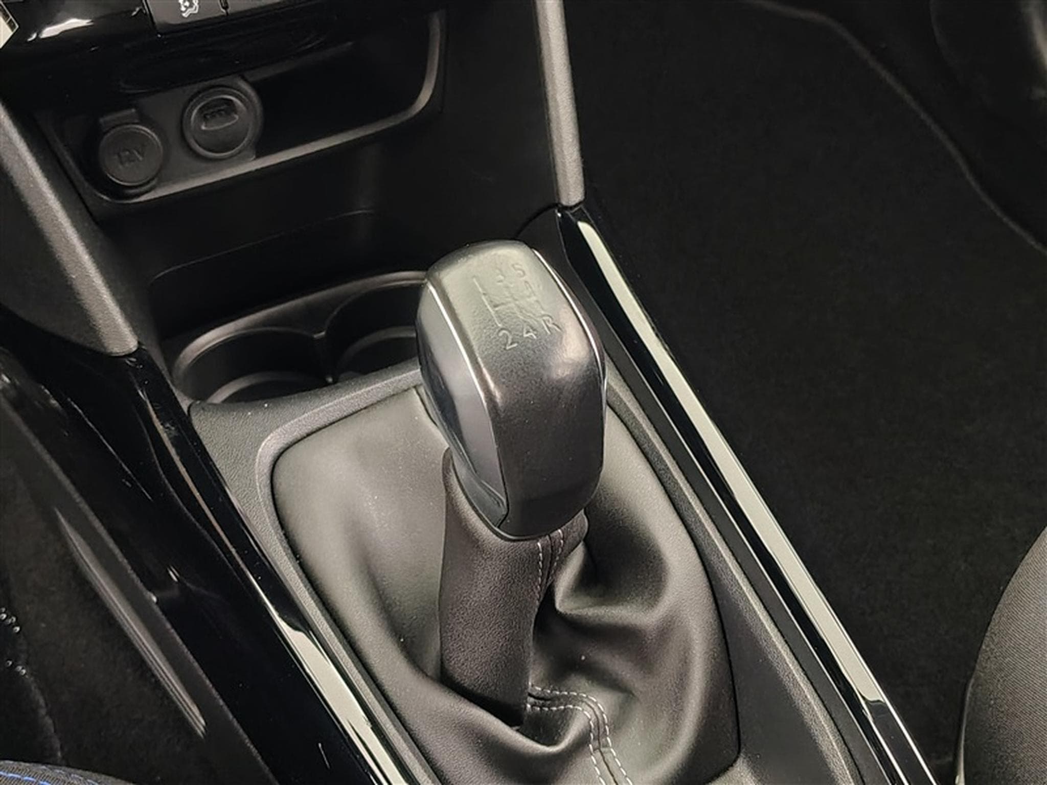 Peugeot 2008 1.2i PureTech Signature S&S (EU6.2) (2019) - Photo 12