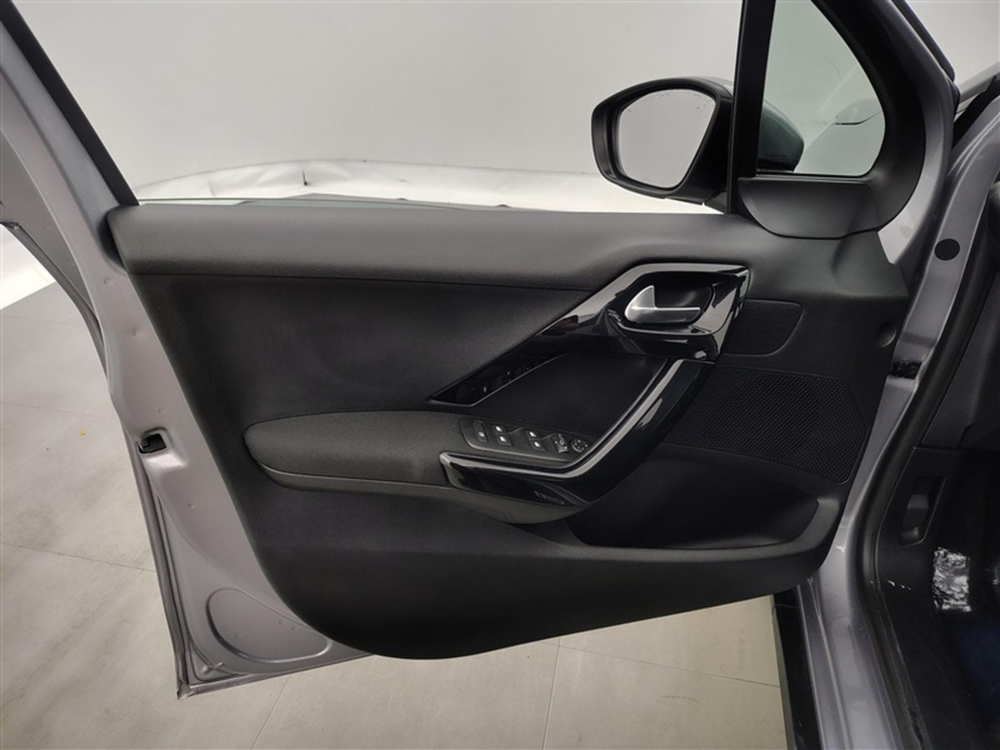 Peugeot 2008 1.2i PureTech Signature S&S (EU6.2) (2019) - Photo 17