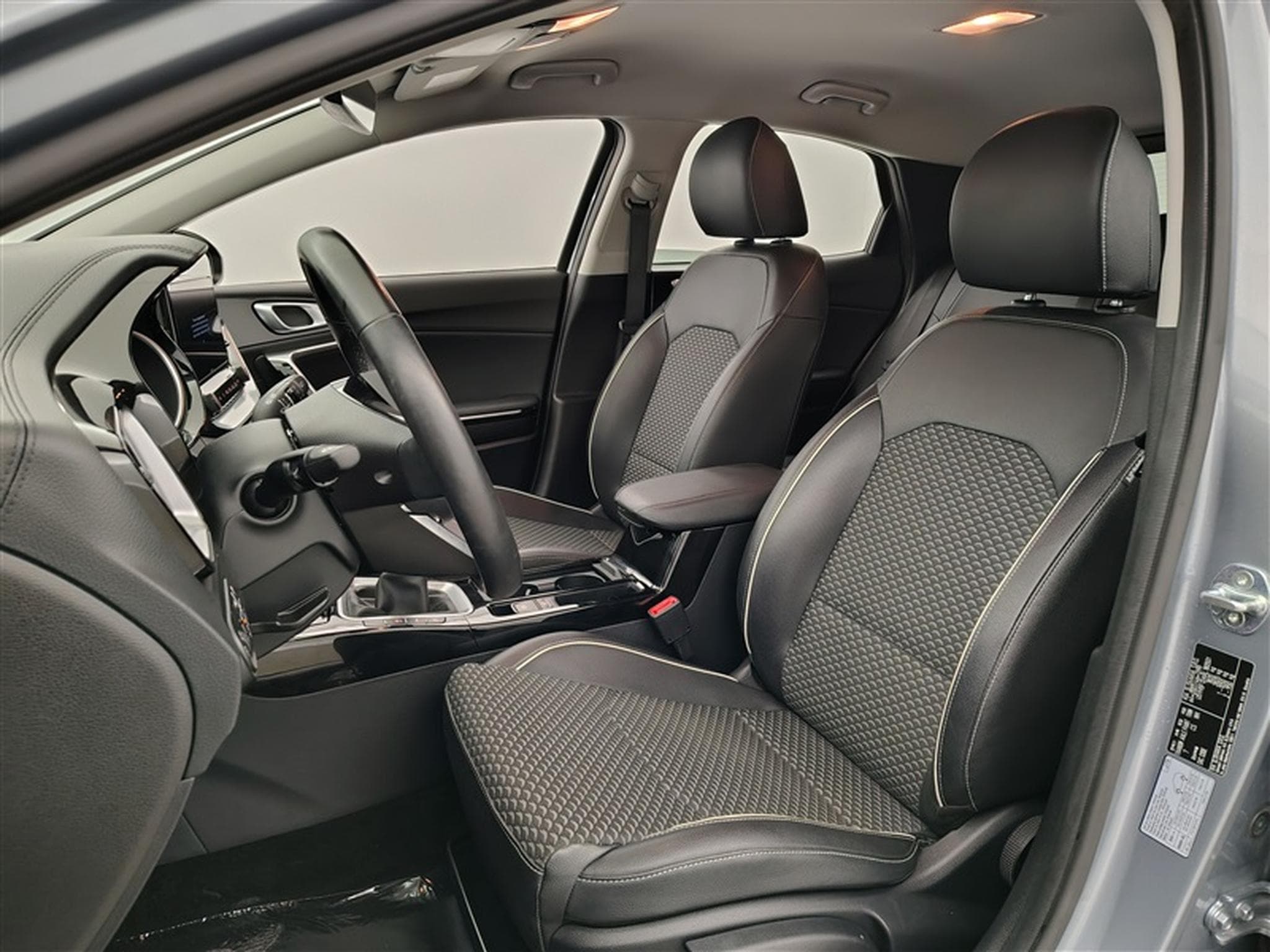 Kia XCeed 1.0 T-GDi 120cv Pulse NAVI 8" / FULL LED / CAMERA / JA 16" (2024) - Photo 7
