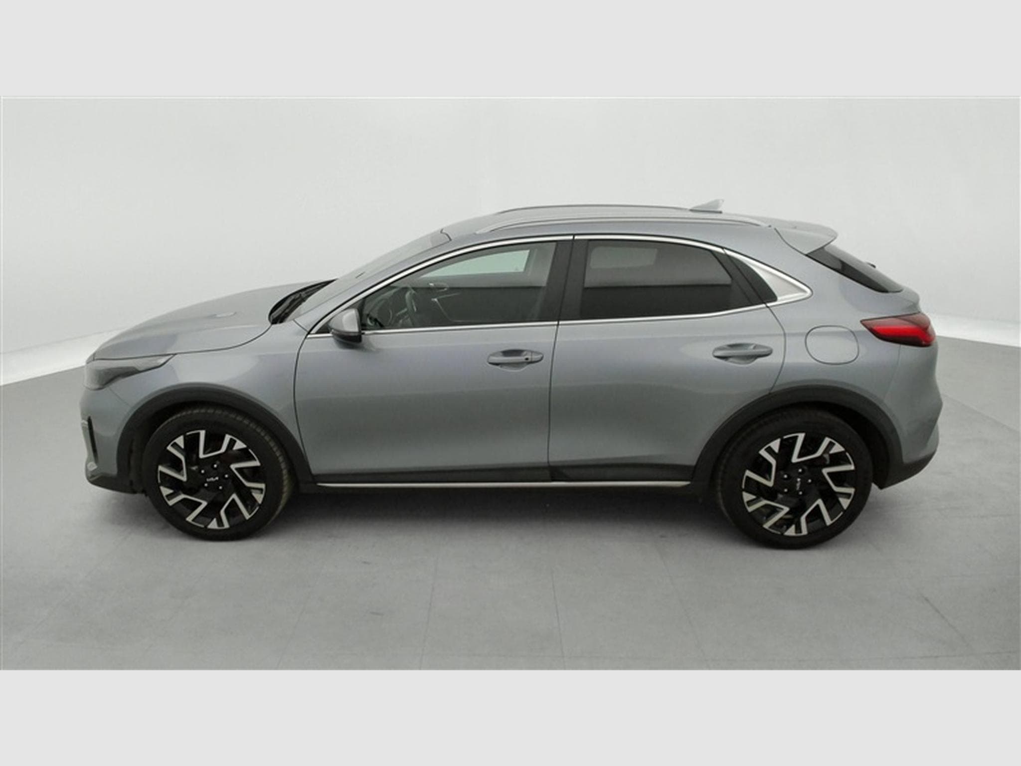Kia XCeed 1.0 T-GDi 120cv Pulse NAVI 8" / FULL LED / CAMERA / JA 16" (2024) - Photo 3
