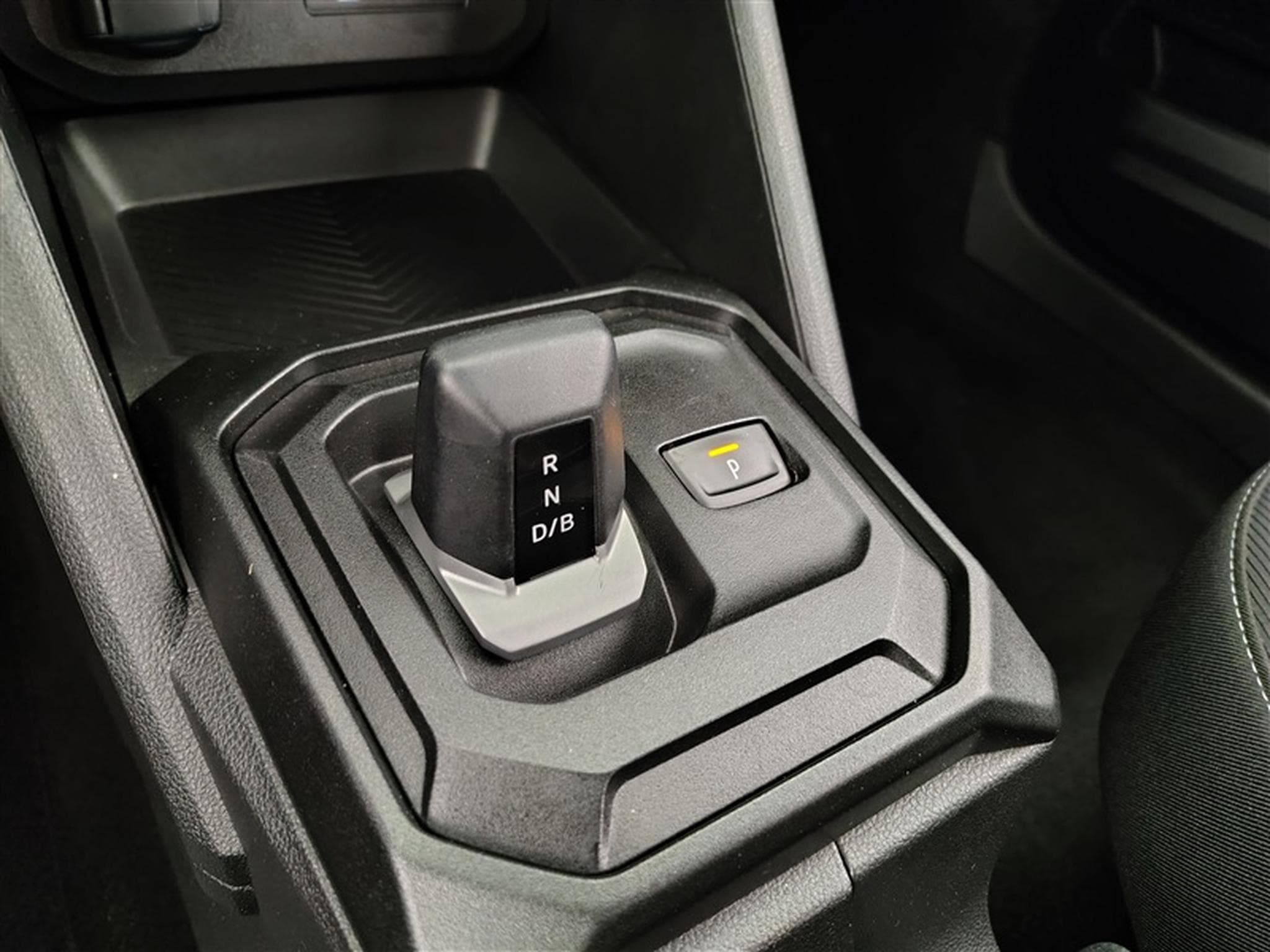 Dacia Duster 1.6 Hybrid EDC CARPLAY / CLIM / FULL LED (2025) - Photo 12