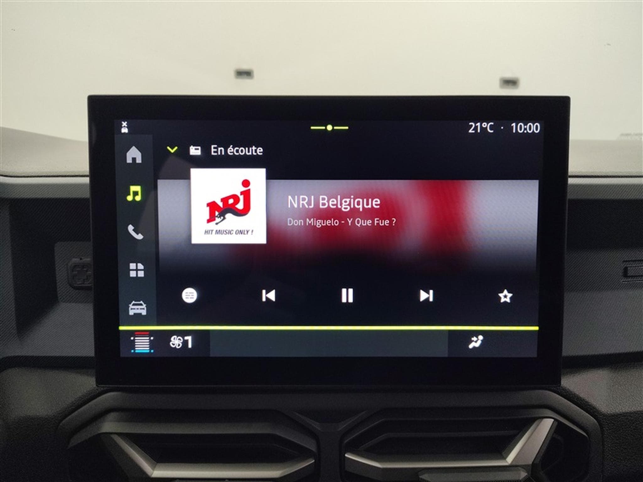 Dacia Duster 1.6 Hybrid EDC CARPLAY / CLIM / FULL LED (2025) - Photo 11