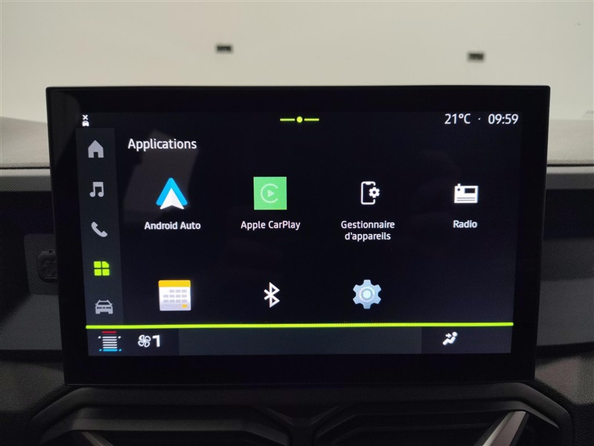 Dacia Duster 1.6 Hybrid EDC CARPLAY / CLIM / FULL LED (2025) - Photo 20