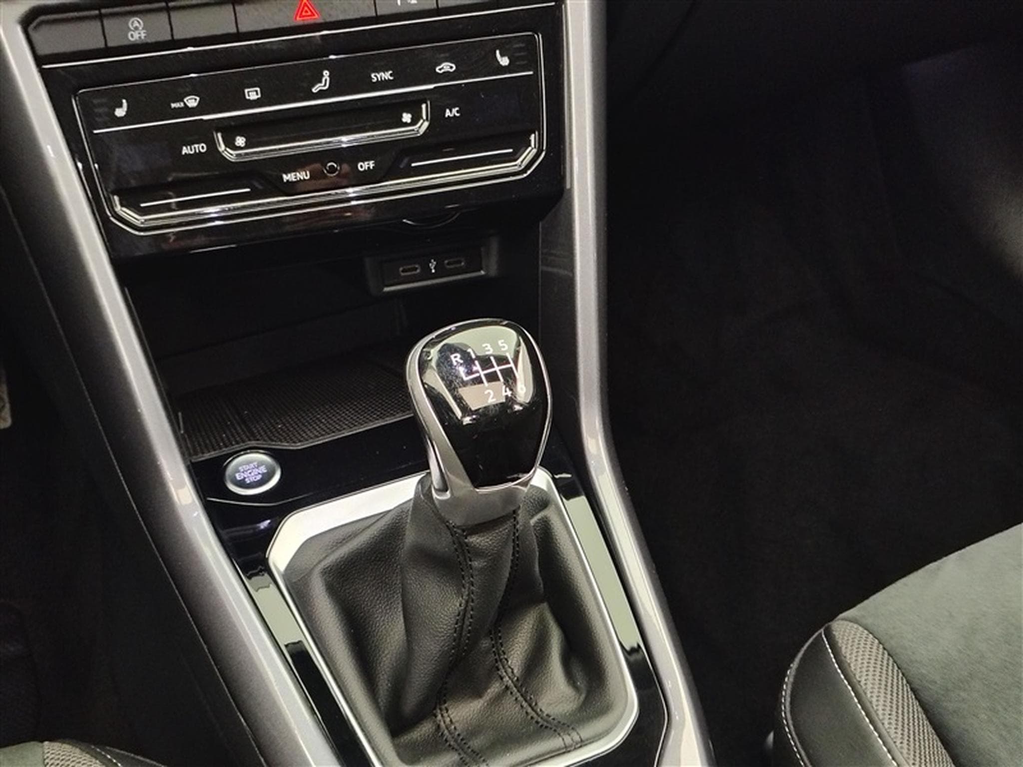 VW T-Roc 1.0 TSI Style *NAVI/CARPLAY/FULL LED/T.PANO/HIFI* (2022) - Photo 12