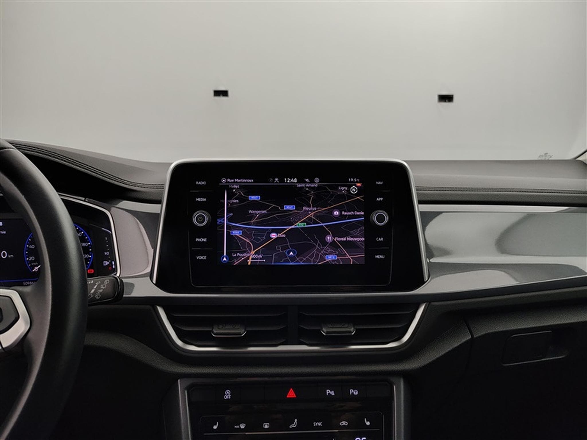 VW T-Roc 1.0 TSI Style *NAVI/CARPLAY/FULL LED/T.PANO/HIFI* (2022) - Photo 11