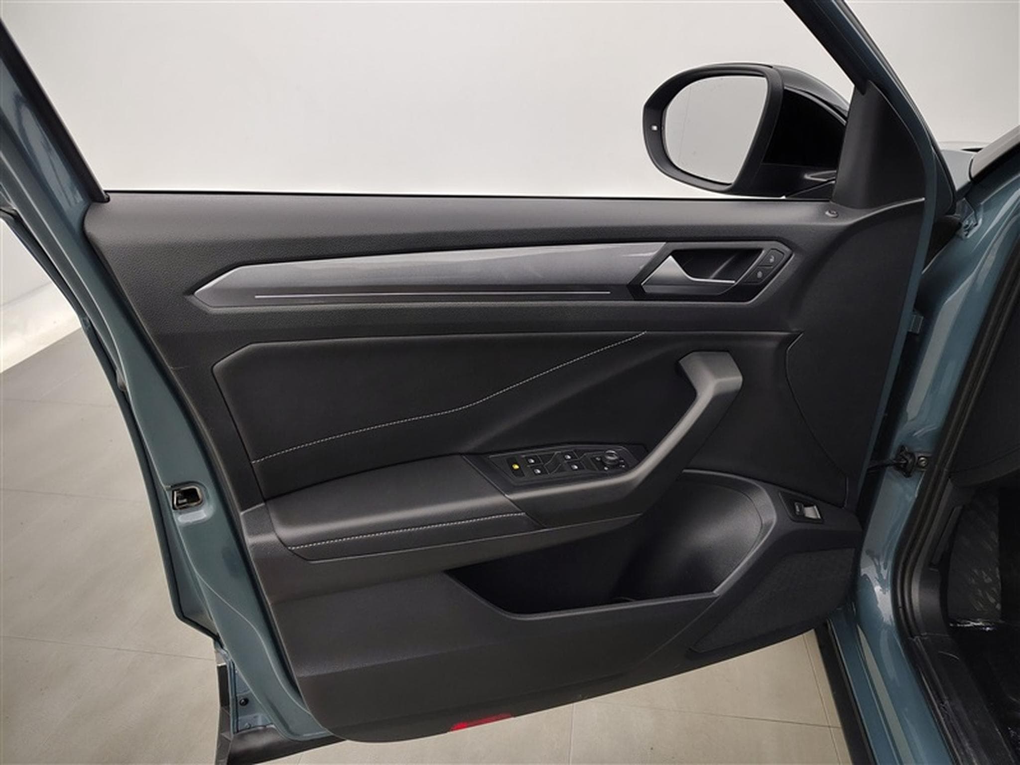 VW T-Roc 1.0 TSI Style *NAVI/CARPLAY/FULL LED/T.PANO/HIFI* (2022) - Photo 16