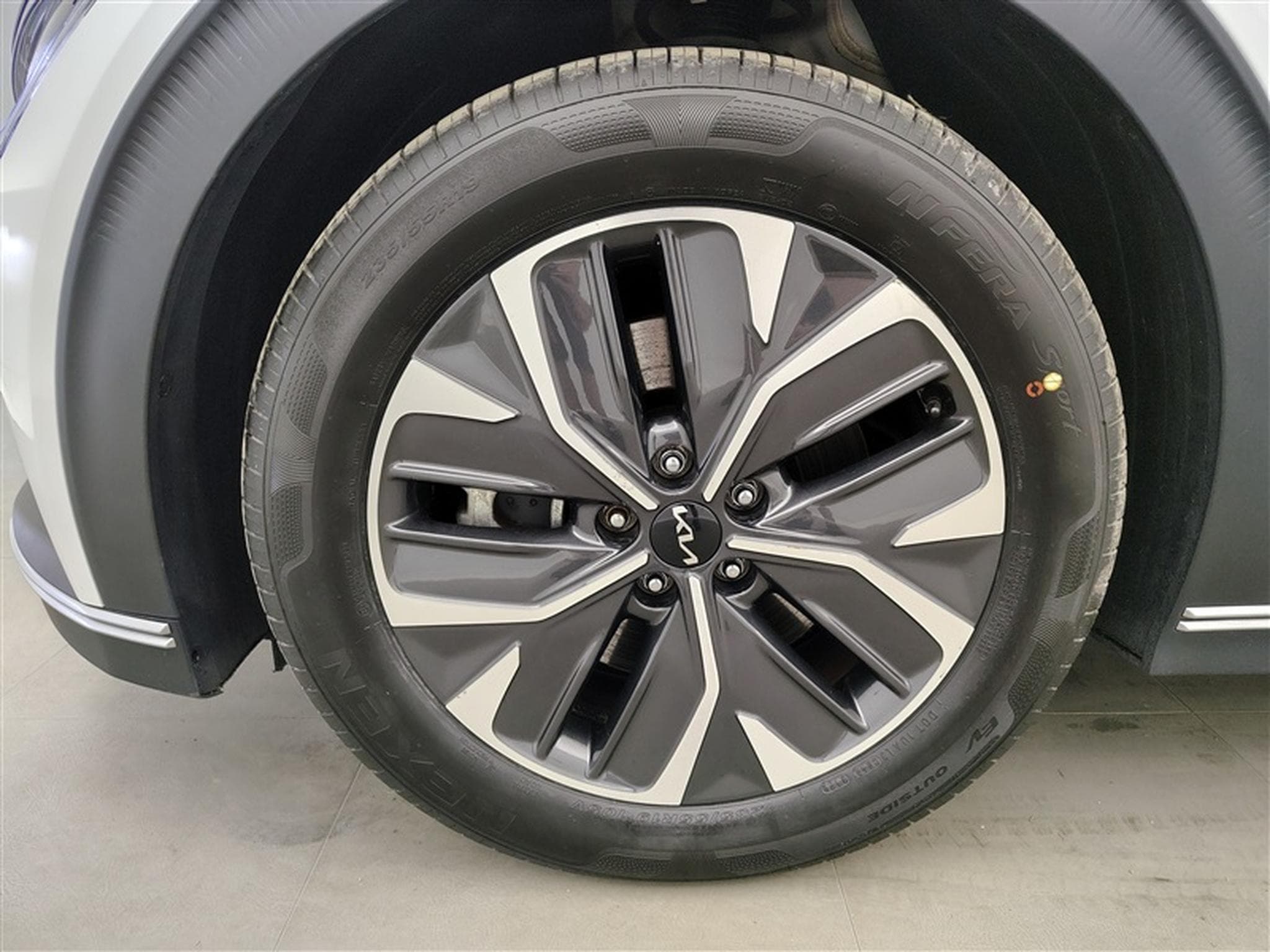 Kia EV6 58.0 kWh RWD Air Navi / Led / PDC (2023) - Photo 6