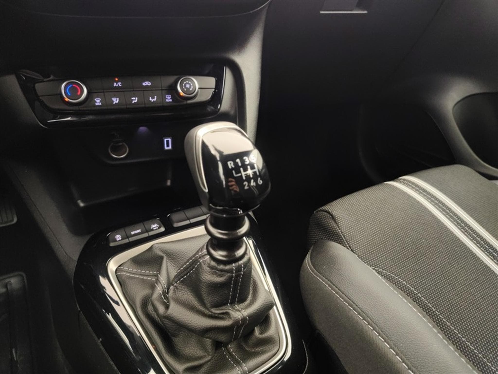 Opel Corsa 1.2 Turbo 100Cv GS Line S-CUIR / CARPLAY / FULL LED / CAMERA (2025) - Photo 13