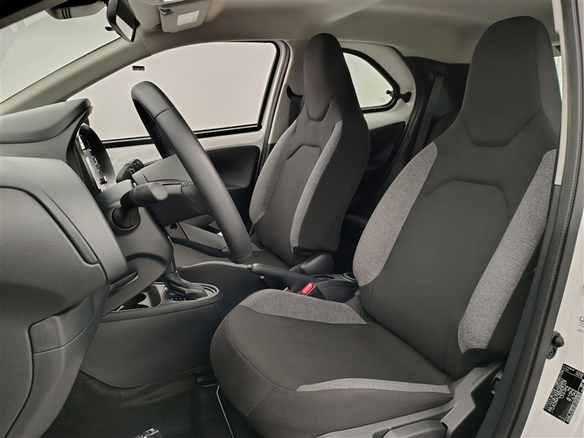 Toyota Aygo 1.0i VVT-i x-play II (2022) - Photo 7
