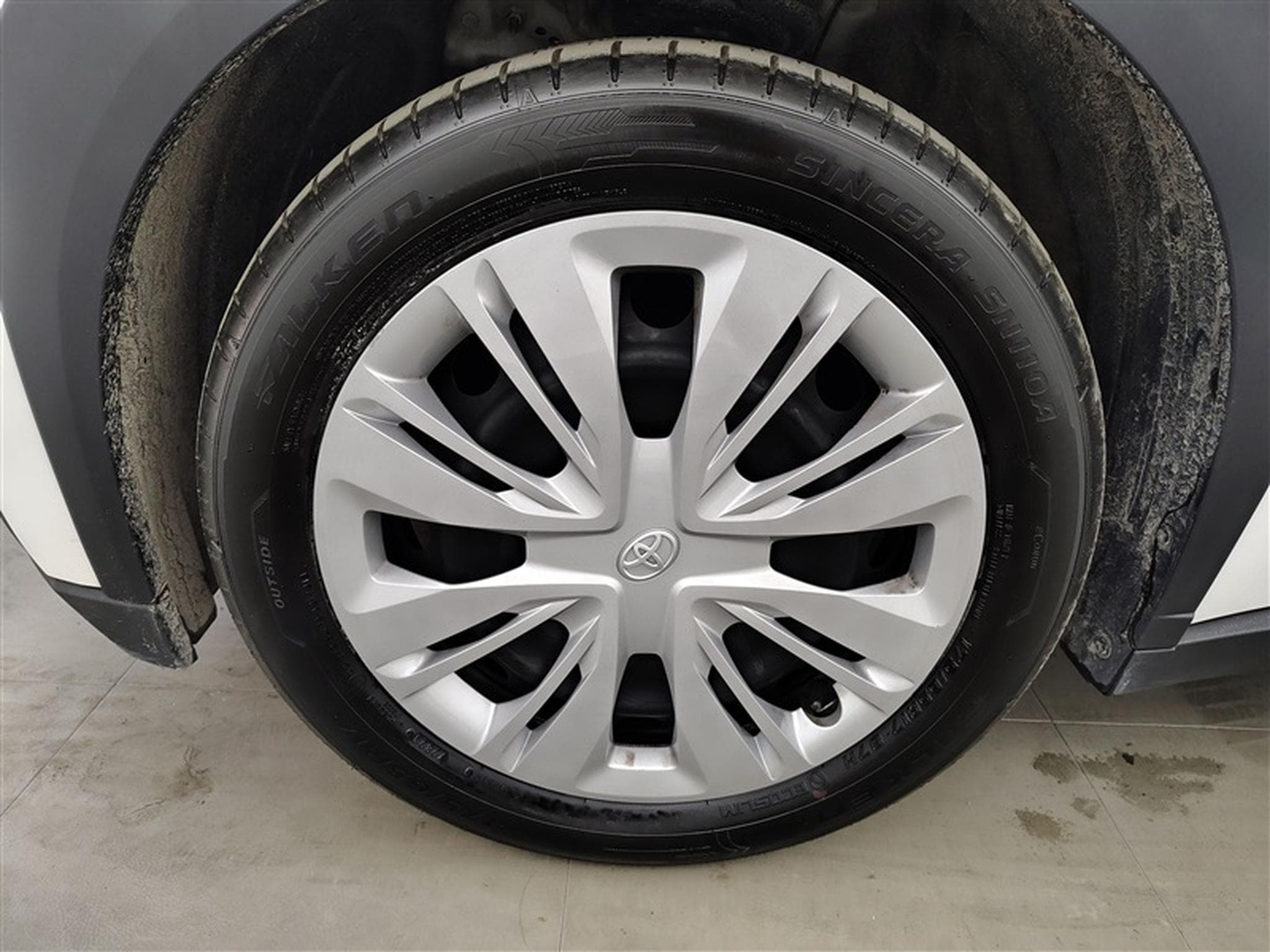 Toyota Aygo 1.0i VVT-i x-play II (2022) - Photo 6