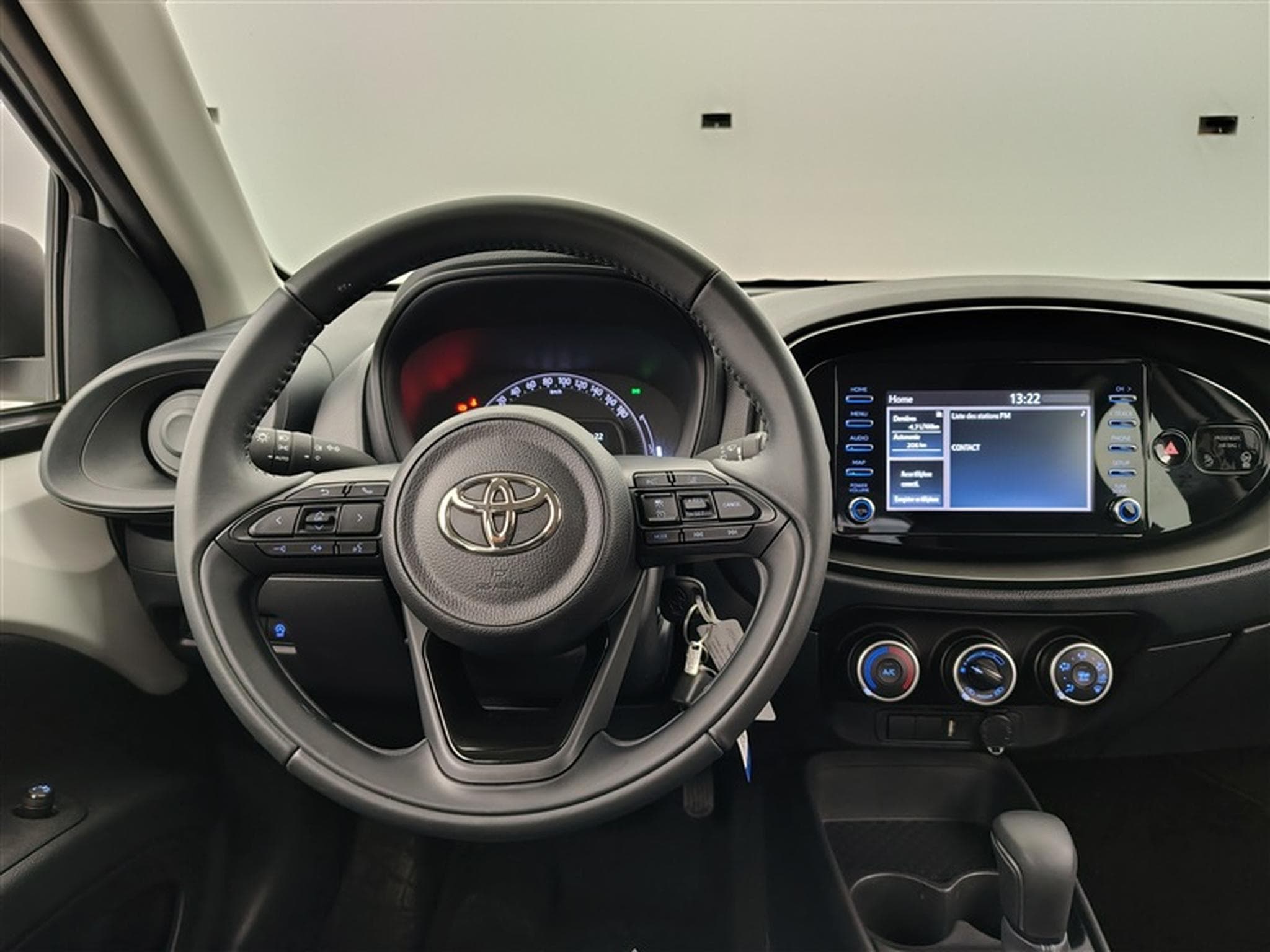 Toyota Aygo 1.0i VVT-i x-play II (2022) - Photo 9