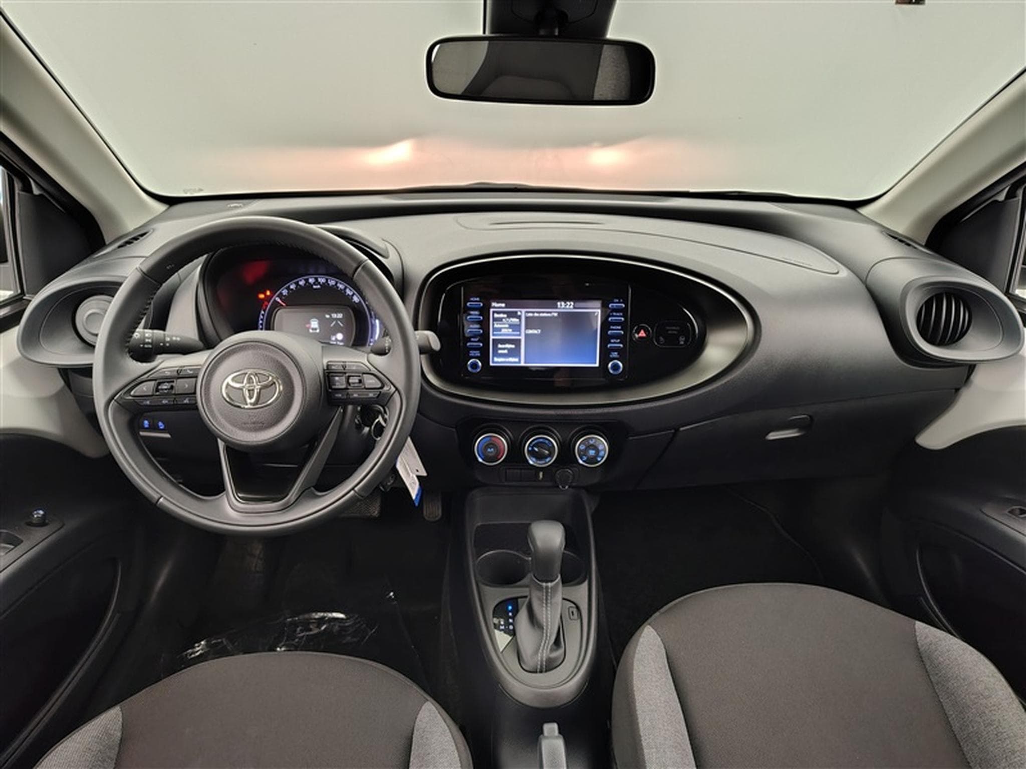 Toyota Aygo 1.0i VVT-i x-play II (2022) - Photo 8