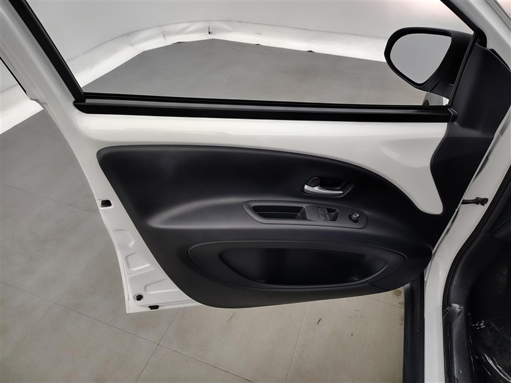 Toyota Aygo 1.0i VVT-i x-play II (2022) - Photo 17