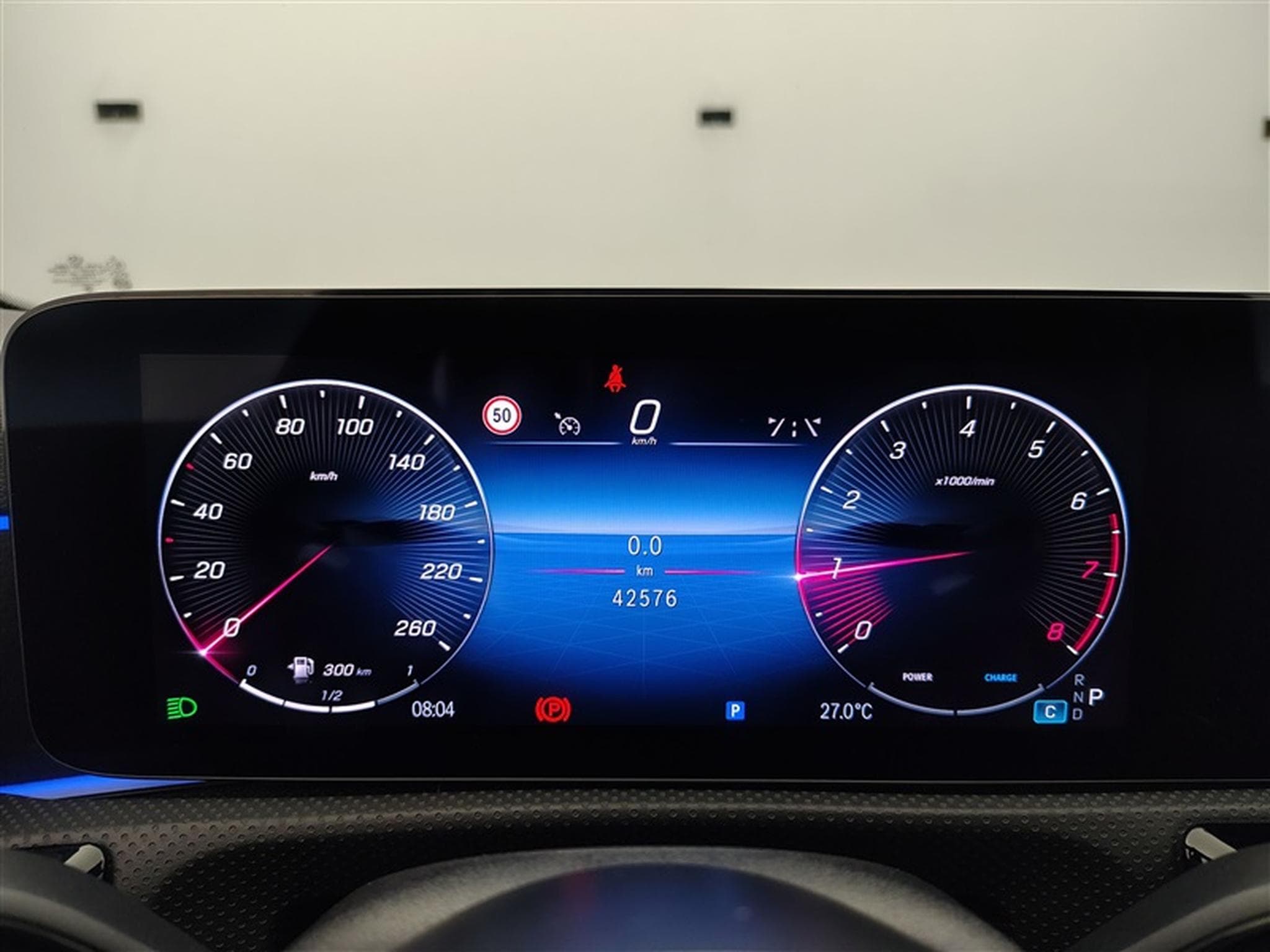 Mercedes A 180 Pack AMG  Navi / Led / PDC av+ar / Pano (2025) - Photo 10
