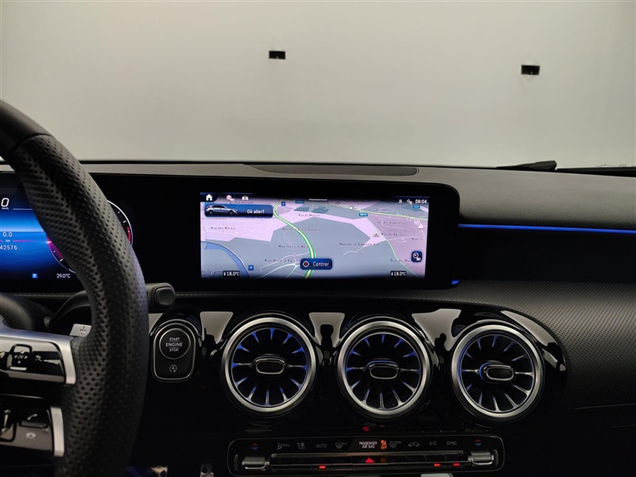 Mercedes A 180 Pack AMG  Navi / Led / PDC av+ar / Pano (2025) - Photo 11