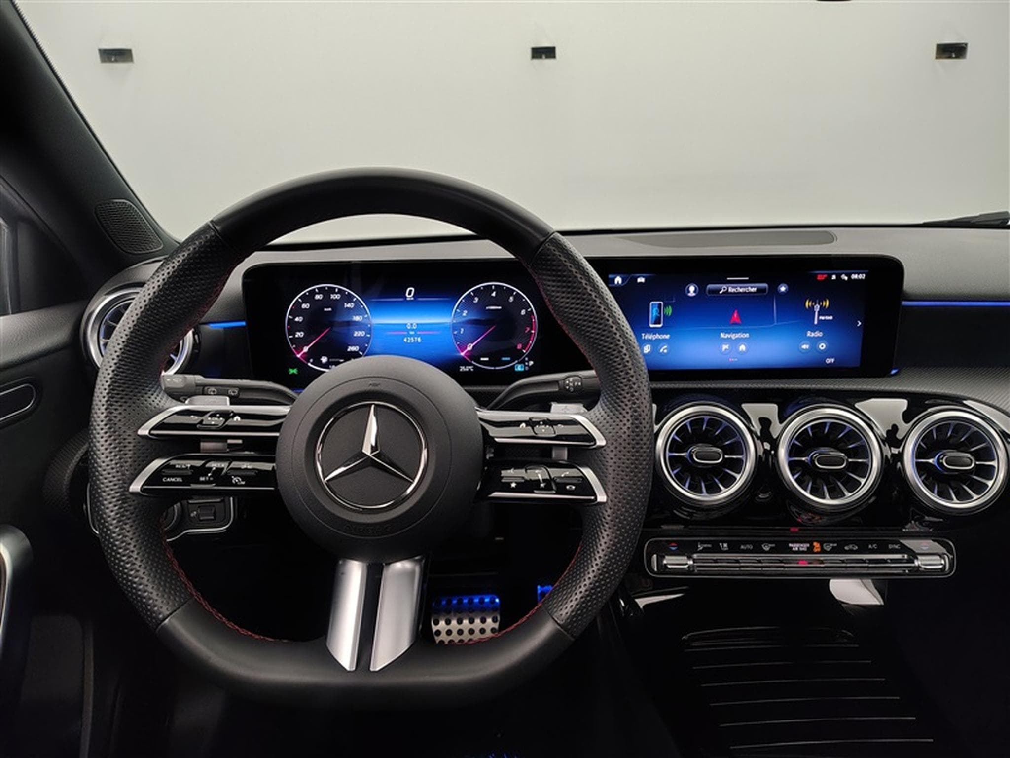 Mercedes A 180 Pack AMG  Navi / Led / PDC av+ar / Pano (2025) - Photo 9